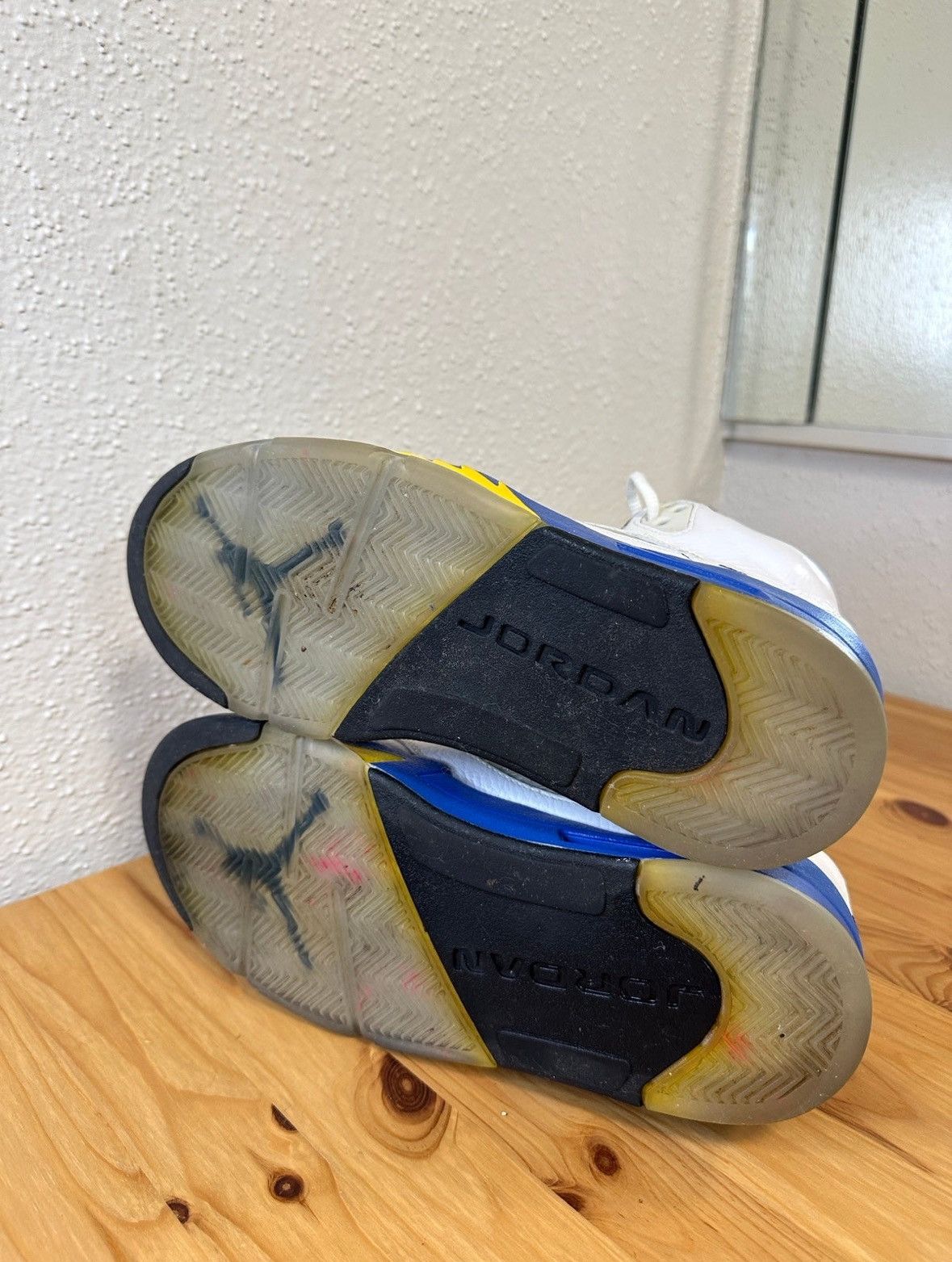 Nike Nike Air Jordan retro 5 Laney Size US 8 / EU 41 - 8 Thumbnail
