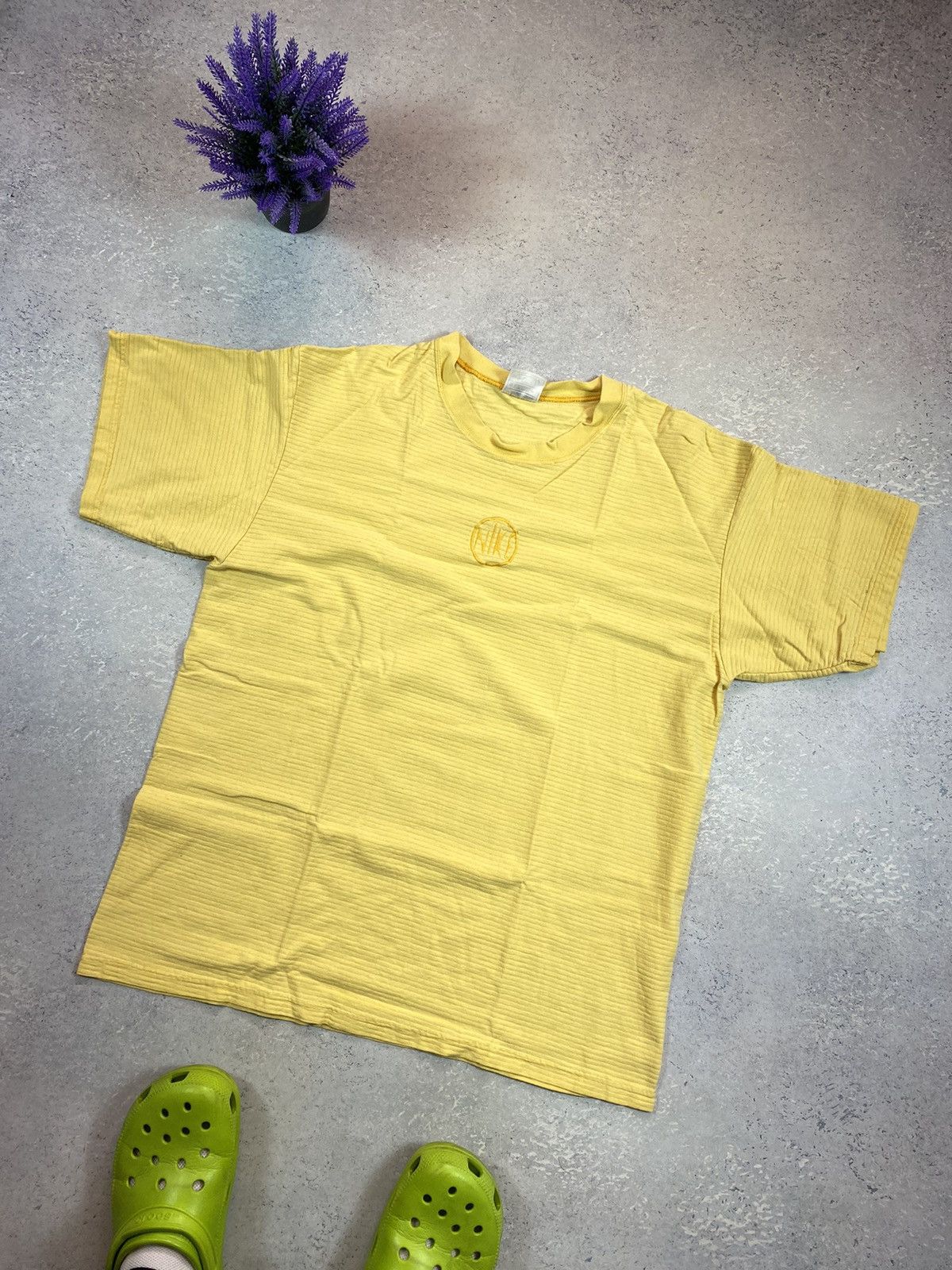 Nike × Vintage Vintage Nike Men’s Yellow T-shirt With Big Centre Logo Size US XL / EU 56 / 4 - 1 Thumbnail