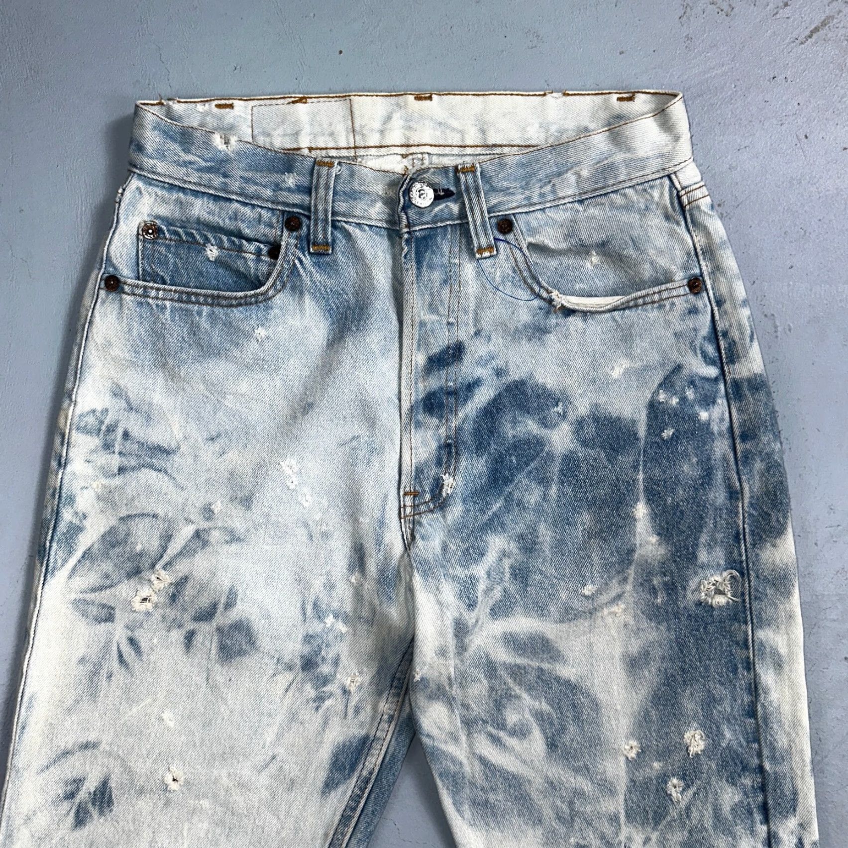 Levi's VINTAGE Levi's 501 Jeans - Mens Straight Denim 30x36 Light Wash Blue 80s 90s Size US 30 / EU 46 - 2 Thumbnail