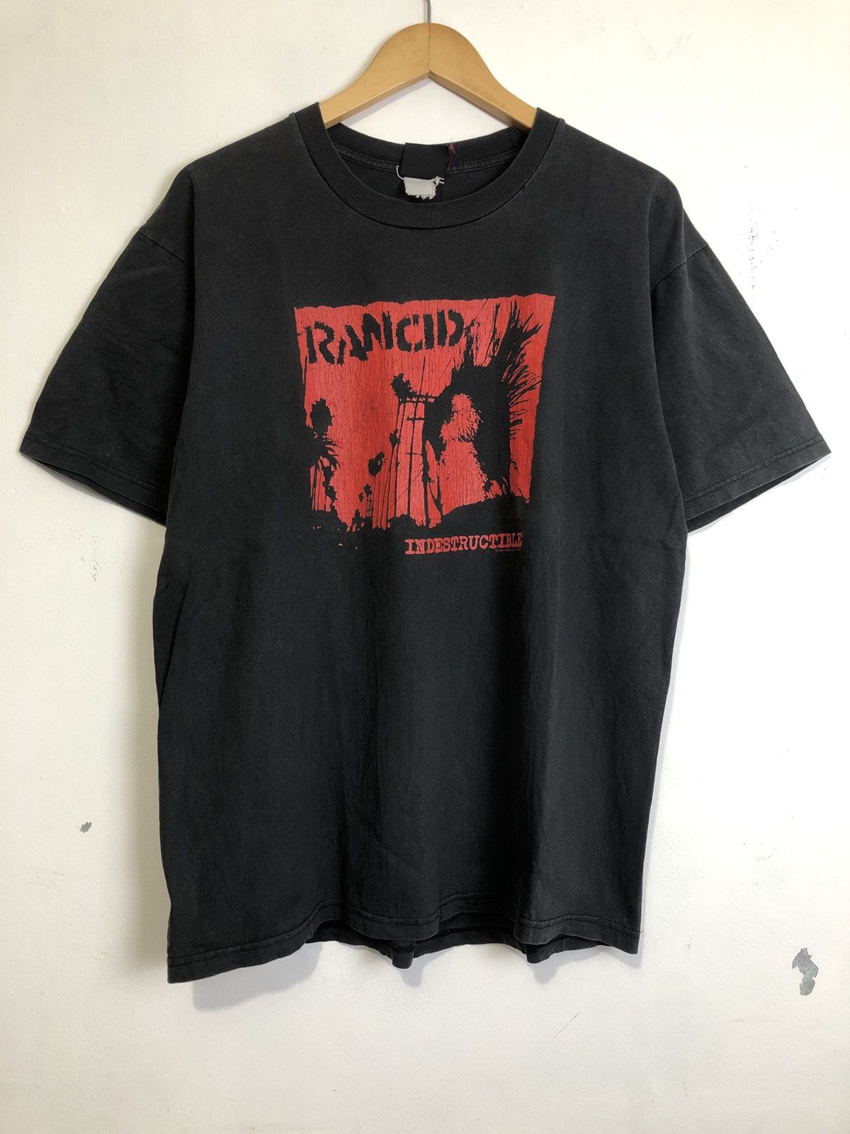 Vintage Vintage 2004 Rancid Indestructible T-Shirt Bootleg Size US L / EU 52-54 / 3 - 1 Thumbnail