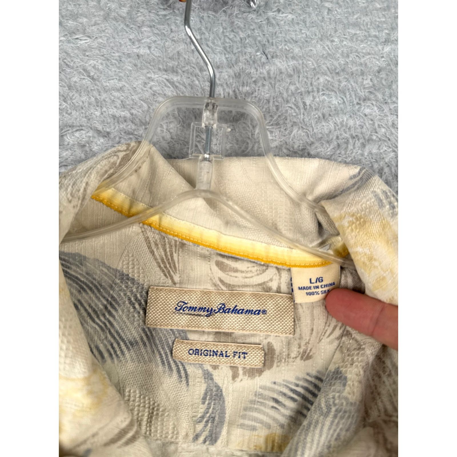 Tommy Bahama Tommy Bahama Shirt Men Large Ivory Waves 100% Silk Button Up Hawaiian Pocket Shirt (L) Ivory Silk Beach Designer Hawaiian Mens Size US L / EU 52-54 / 3 - 7 Thumbnail