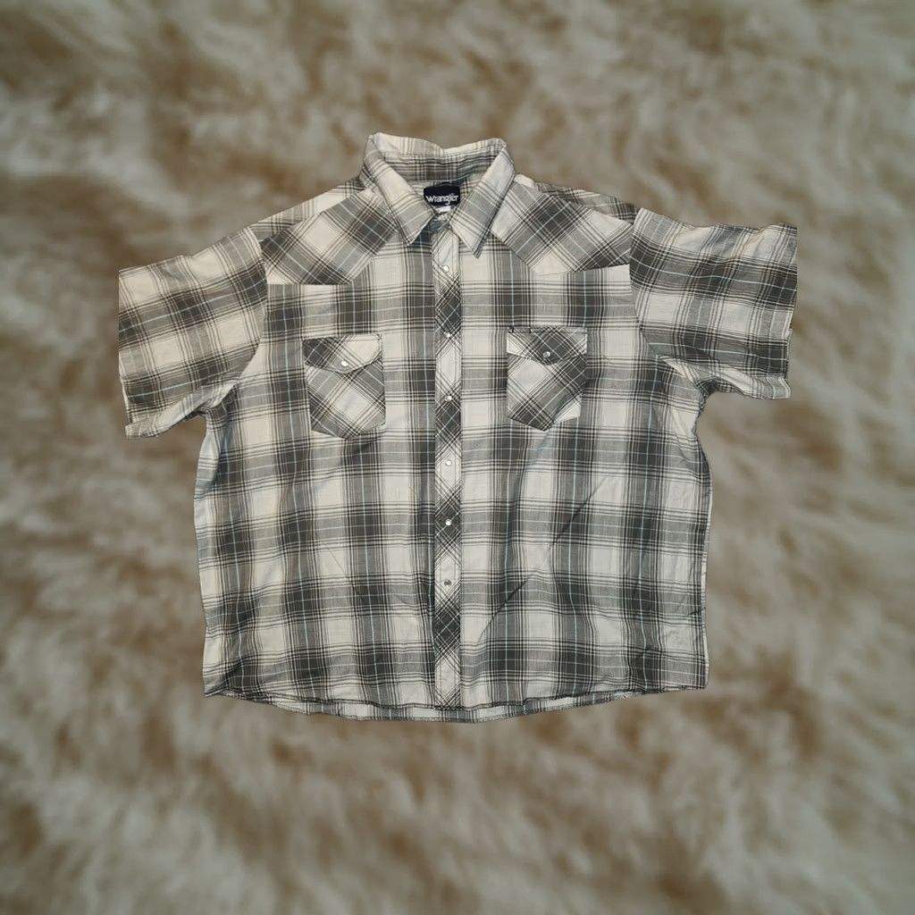 Wrangler VINTAGE Wrangler Pearl Snap Shirt Mens 3XB Gray Plaid Surged Hem Short Sleeve Shirt Body Mens Big & Tall Cowgirl Cowboy Western Classic Pockets Nylon? Size US XXL / EU 58 / 5 - 1 Thumbnail