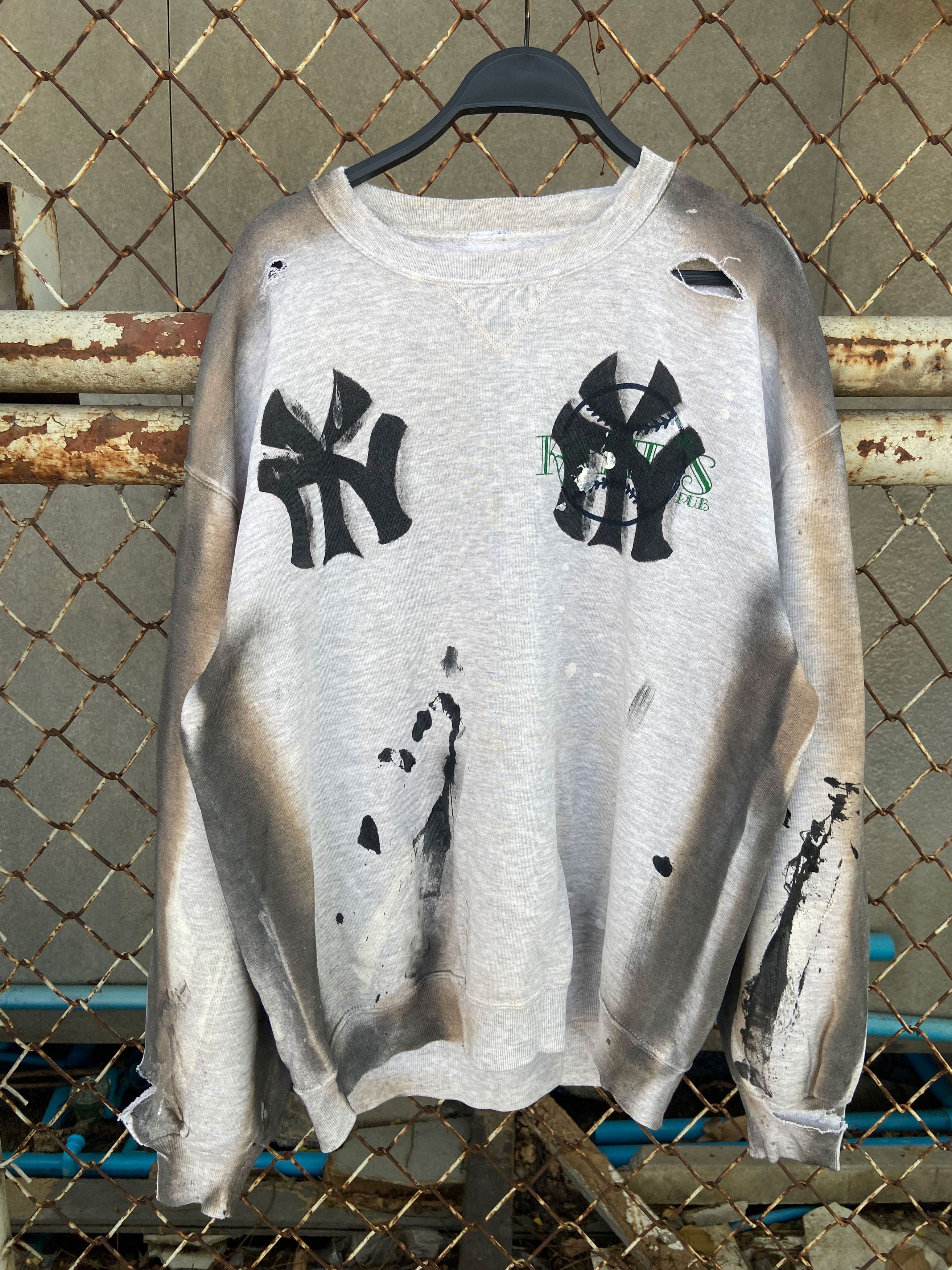 New York Yankees 90s New York PAINT THRASHED Russell Sweatshirt Size US L / EU 52-54 / 3 - 1 Thumbnail