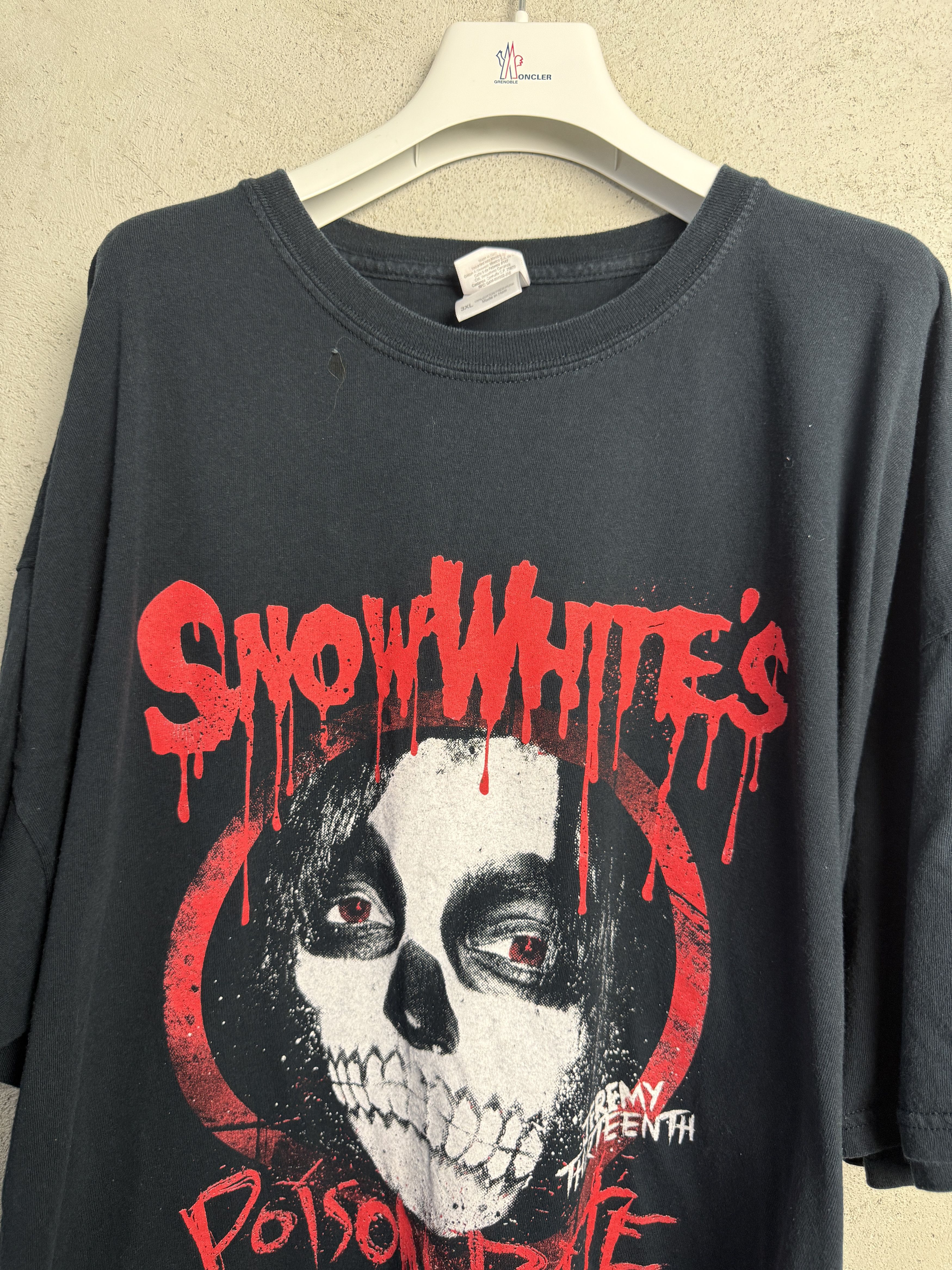Vintage Vintage Snow White's Poison Bite t-shirt tee rock band Size US XXL / EU 58 / 5 - 2 Thumbnail