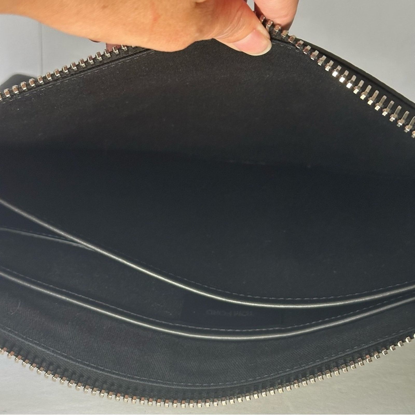 Tom Ford Buckley Leather Big Zip Clutch Black Pebbled Leather Size ONE SIZE - 12 Thumbnail