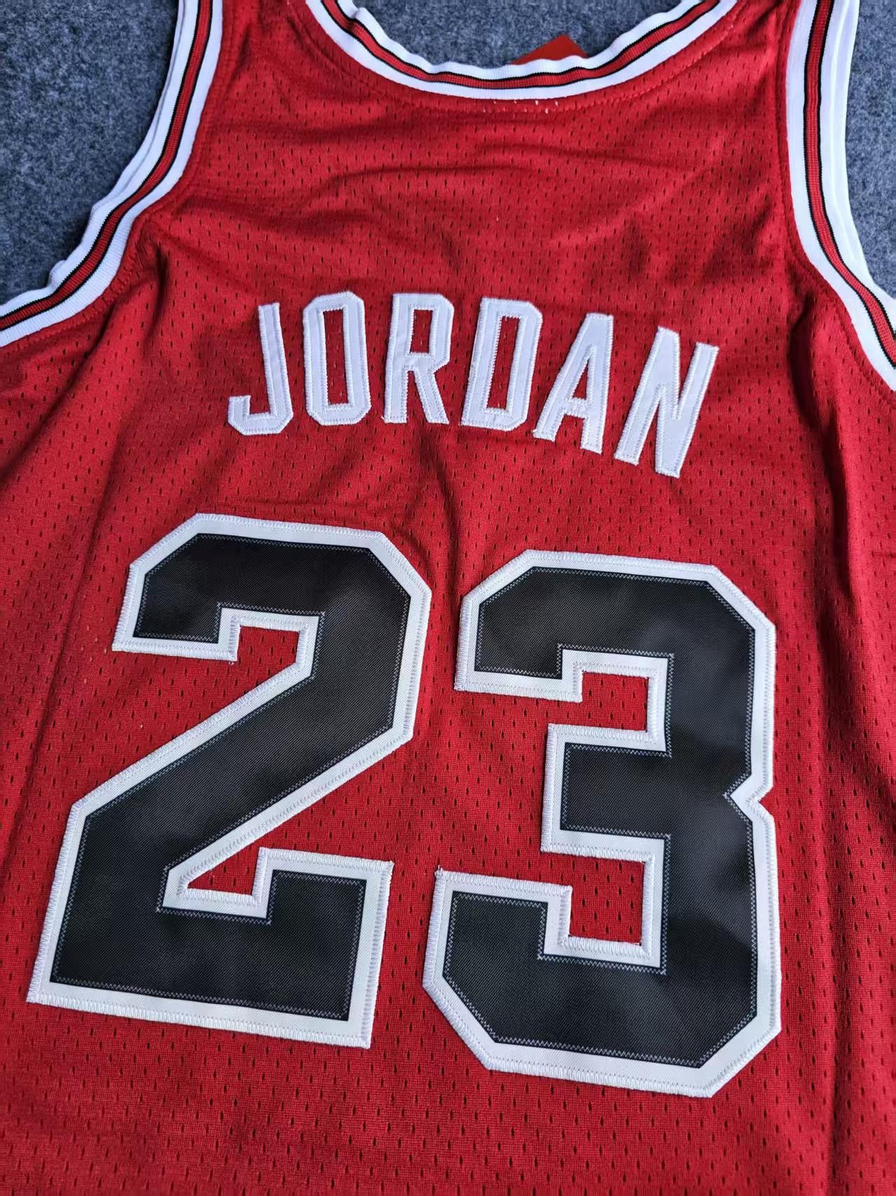 NBA 1984 85 Chicago Bulls 23 Michael Jordan Jersey Size US M / EU 48-50 / 2 - 3 Thumbnail