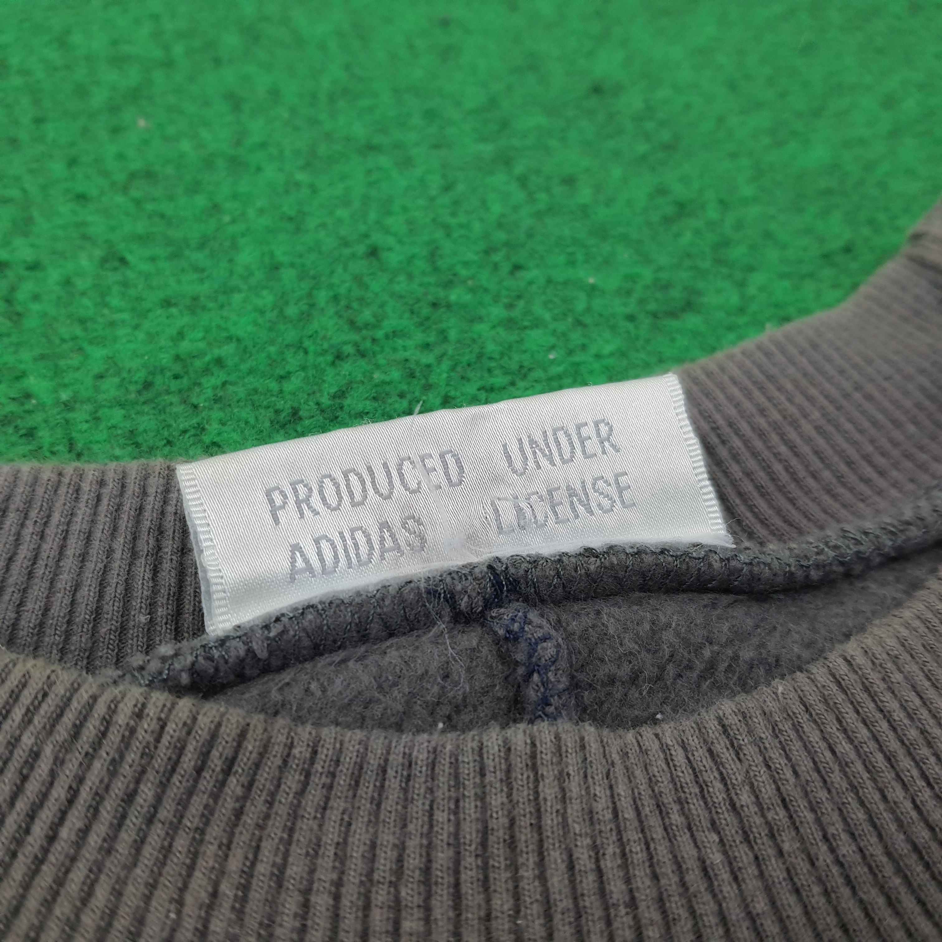 Adidas Vintage Adidas Three Stripes Retro Logo Sweatshirt C256N20 Size US M / EU 48-50 / 2 - 6 Thumbnail