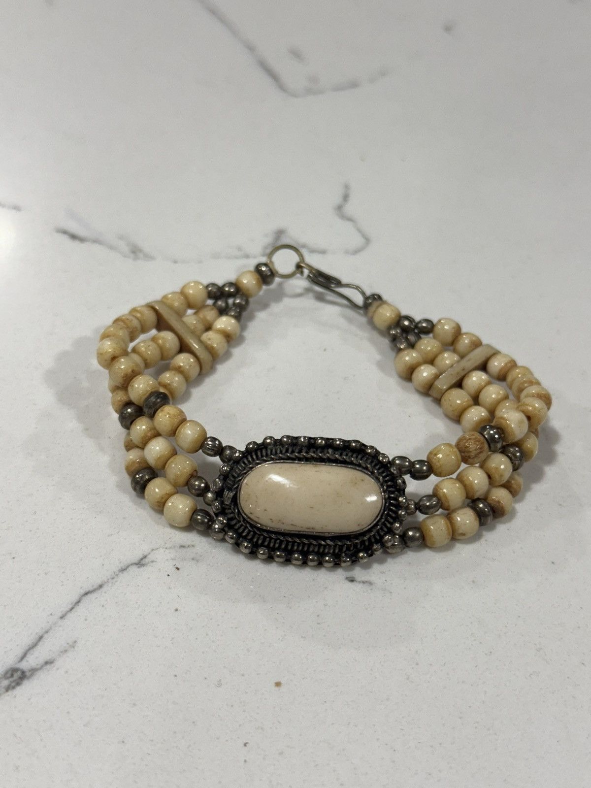 Jewelry Vintage bone beads and silver tone metal bracelet Size ONE SIZE - 7 Thumbnail
