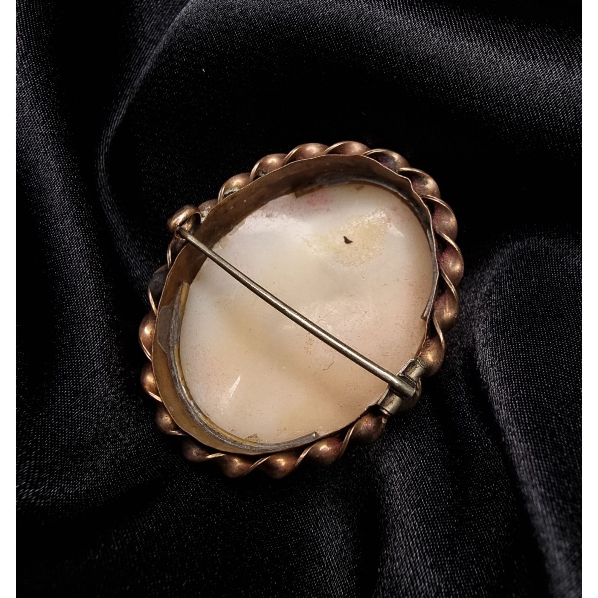 Vintage Antique Hand-Carved Cameo Brooch With Scenic Village Size ONE SIZE - 5 Thumbnail
