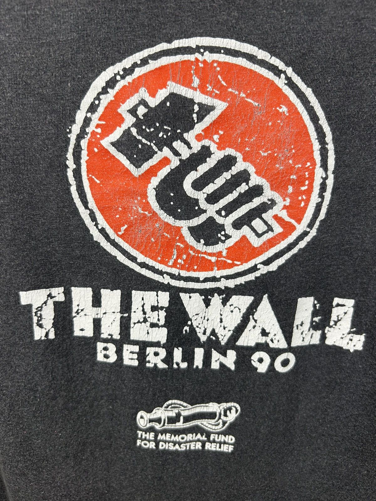 Band Tees Vintage 90s Pink Floyd The Wall Berlin 90 T shirt Size US XL / EU 56 / 4 - 17 Thumbnail