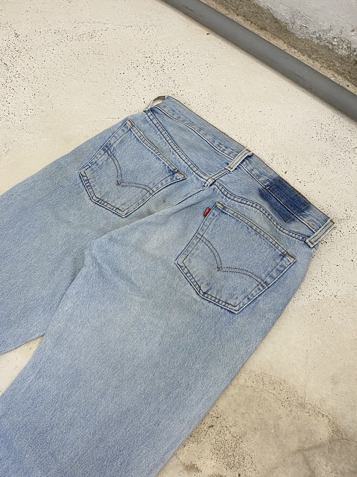 Levi's Vintage 80s Levis Big E Button 555 Distressed Light blue Jea Size US 29 - 11 Thumbnail