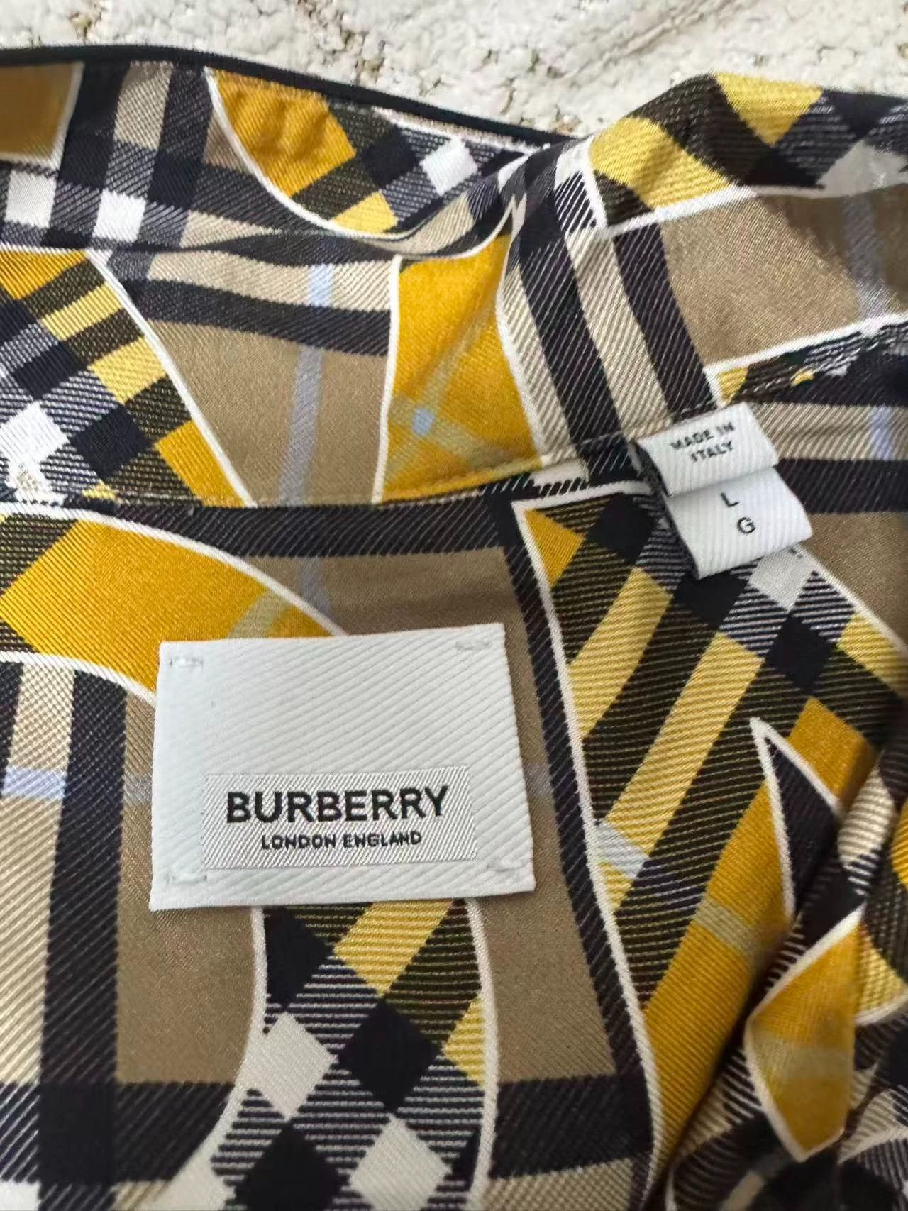 Burberry Burberry Silk Suit (L) Like New Size US L / EU 52-54 / 3 - 6 Thumbnail