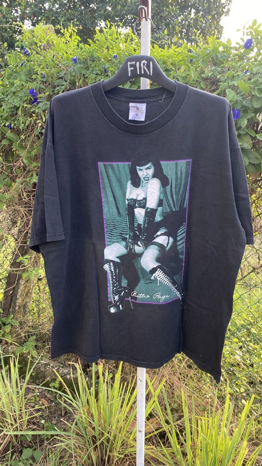 Vintage 90s Bettie Page T Shirt Size XL Size US XL / EU 56 / 4 - 1 Thumbnail