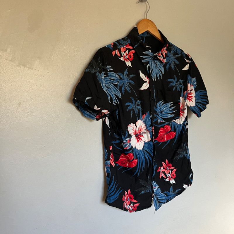 Designer Hawaiian Shirt & Hooded Knit Sweater Size US S / EU 44-46 / 1 - 1 Thumbnail