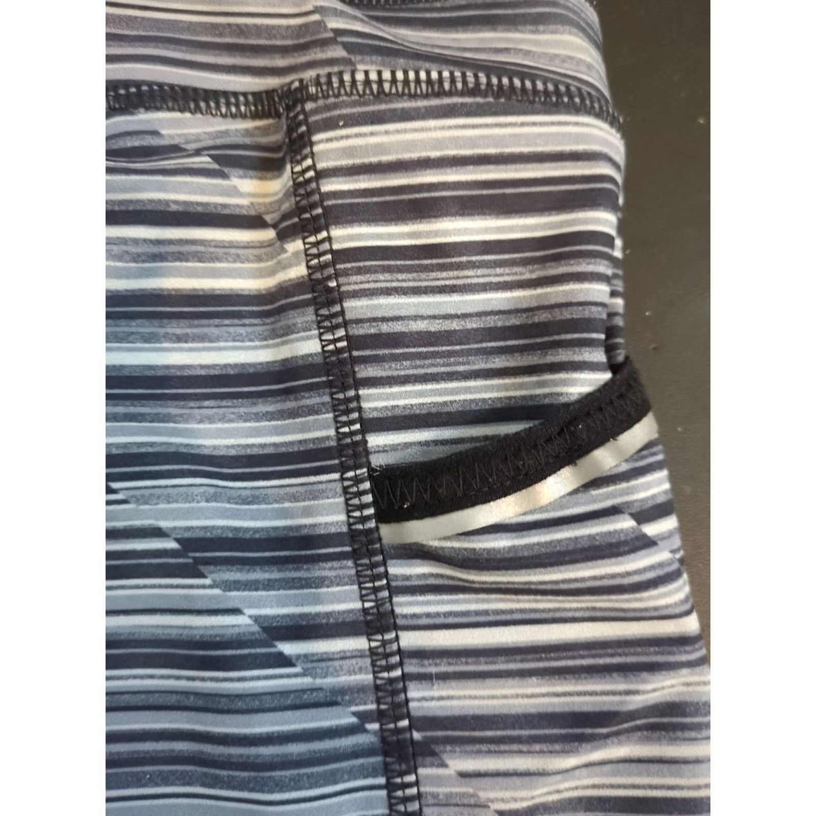 Athleta Athleta Leggings Womens Medium Gray Striped Cropped Pocket Athletic Activewear M Gray Women Leggings with Pockets Size 32" / US 10 / IT 46 - 4 Thumbnail
