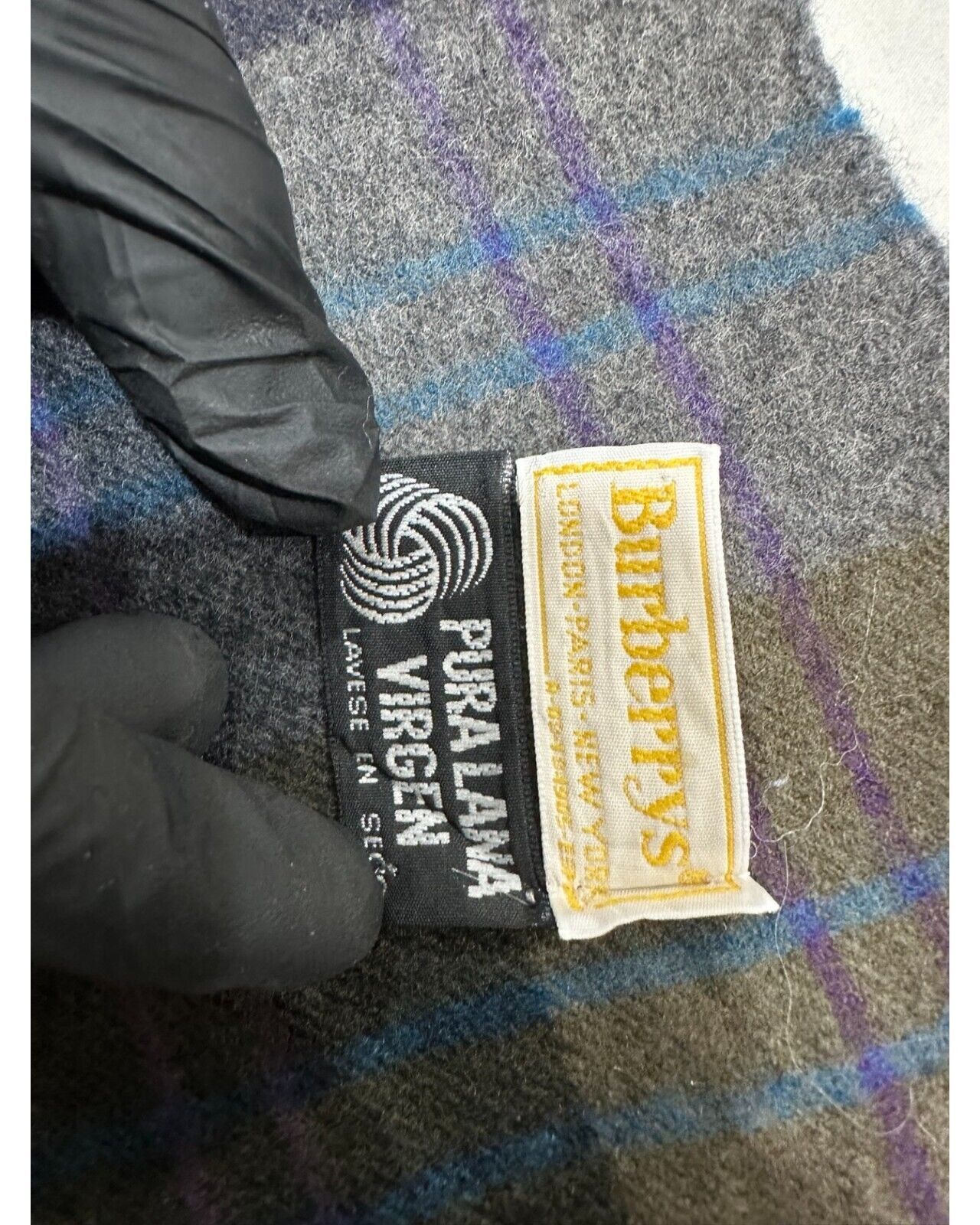 Burberry Burberry's Authentic Unisex Scarf Gray Cashmere Size ONE SIZE - 4 Thumbnail