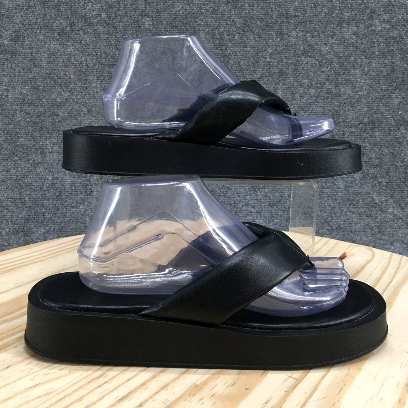 Vintage South Beach Sandals Womens 9 Casual Slip On Platform Thong Black Faux Leather Sandal Mens Womens Boys Girls Size US 9 / IT 39 - 2 Thumbnail