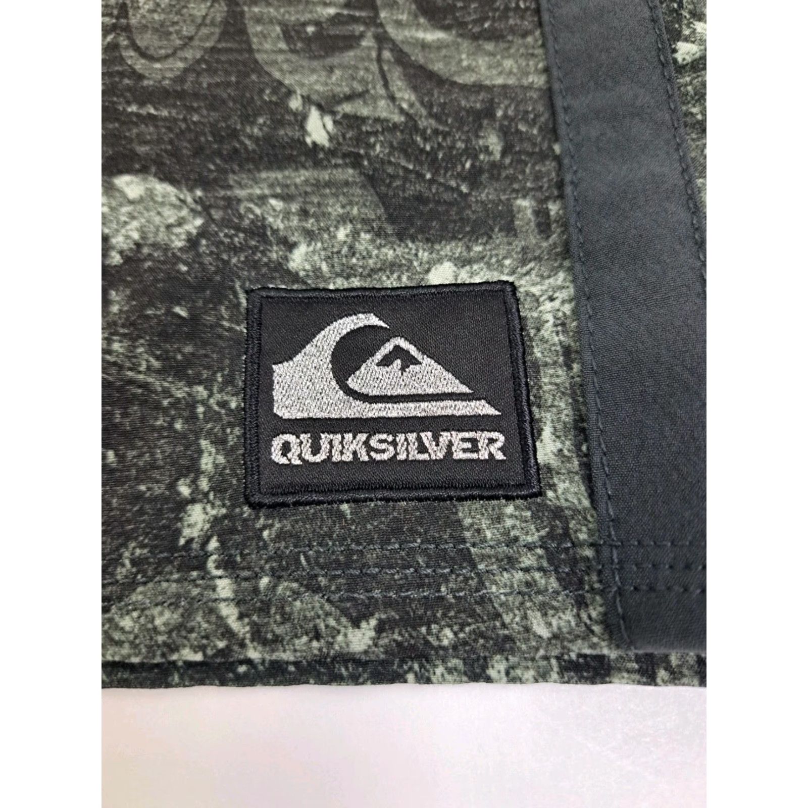 Logo 7 Quiksilver Board Shorts Mens Black/Green Embroidered Logo 32 90s Beach Surfing Lightweight Drawstring Back Pocket Size US 32 / EU 48 - 5 Thumbnail