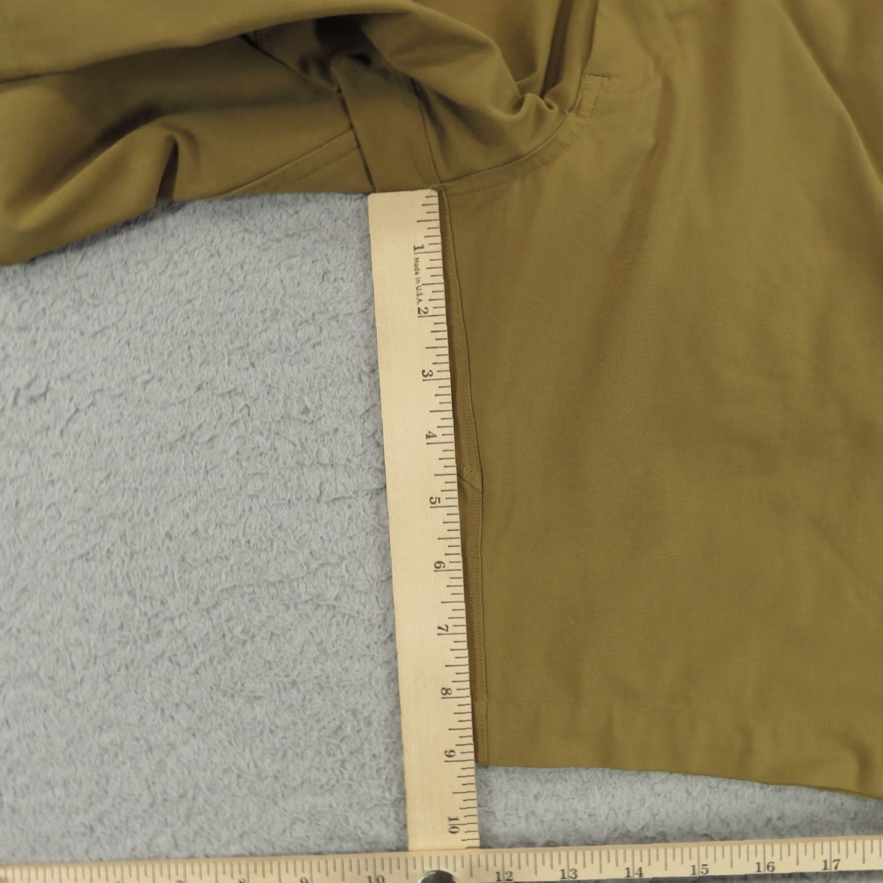 Lululemon Lululemon Shorts Mens 30 ABC 9" Artifact Khaki Warpstreme Chinos Office Tech Size US 30 / EU 46 - 8 Thumbnail