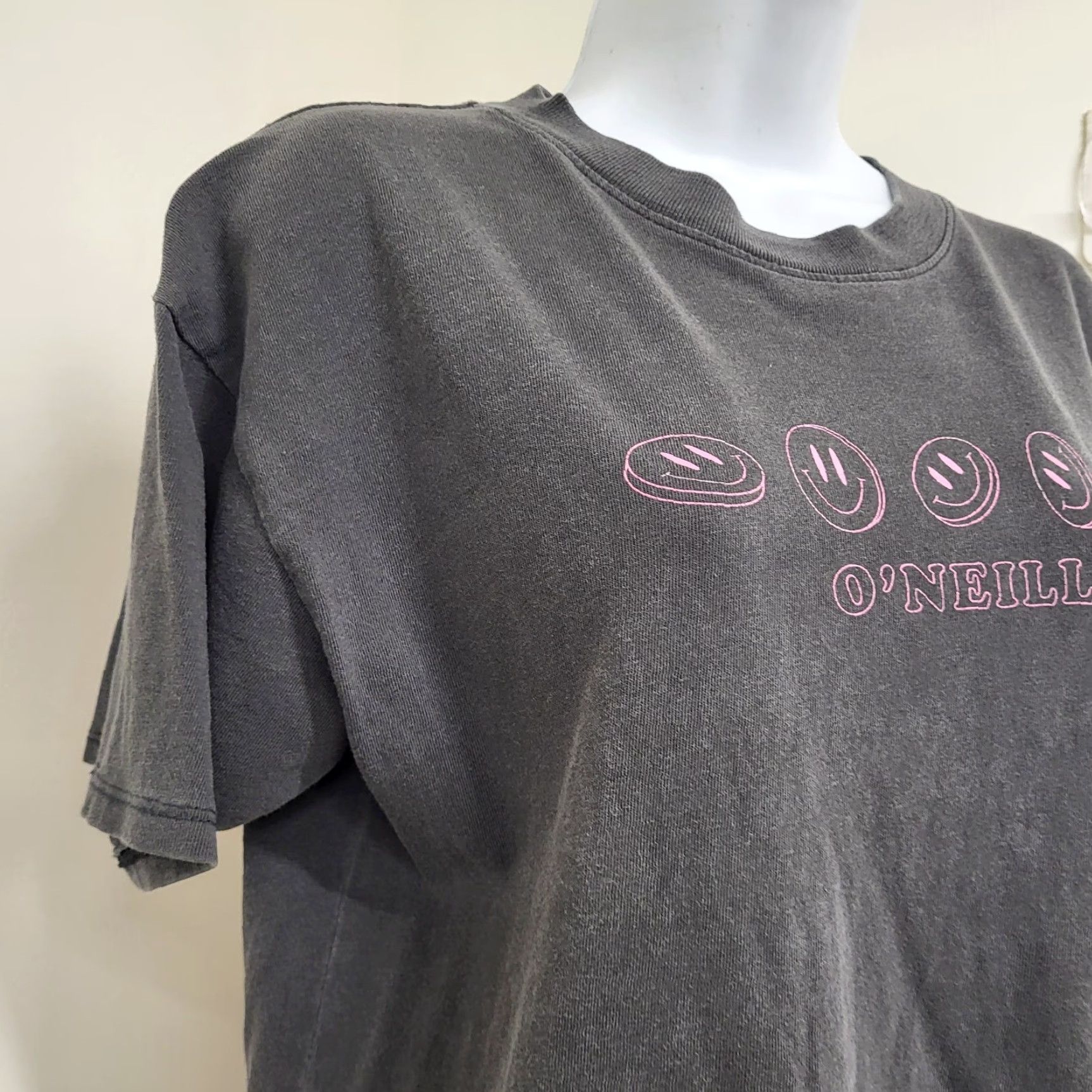O'Neill O'NEILL T-Shirt Womens Small Graphic Crop Top Emoji Flowers Gray Surfer EUC Shirt Casual Short Sleeve Beach Pattern 90s? No, keep to from original. Size S / US 4 / IT 40 - 4 Thumbnail