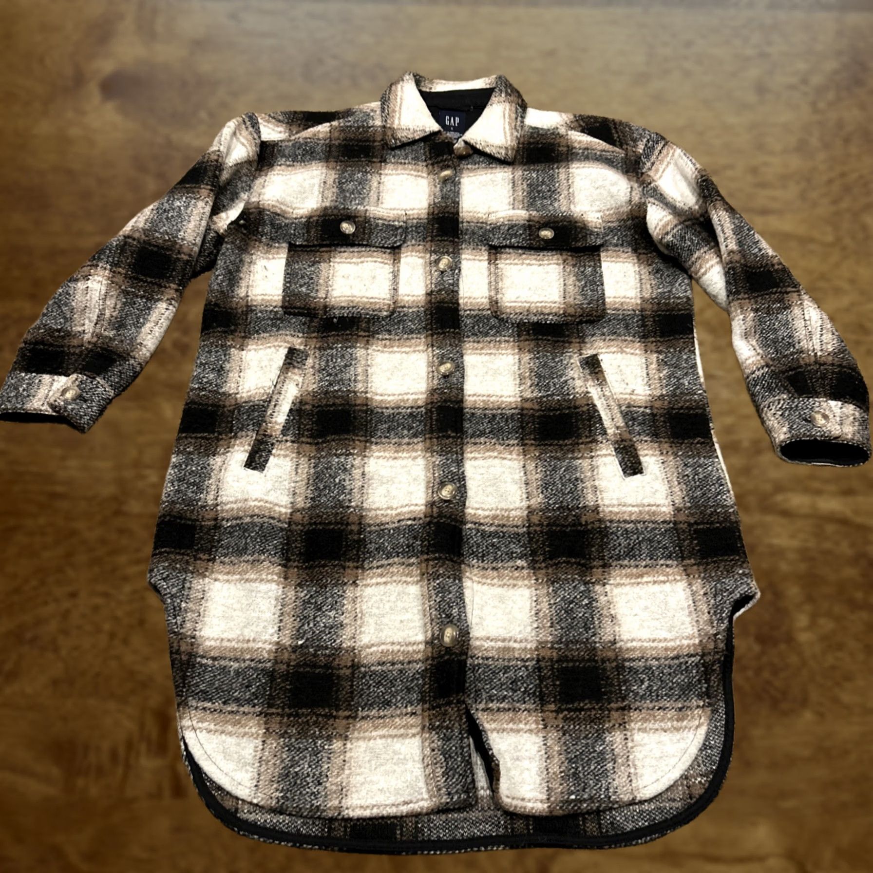 Gap Gap Button-Up Shirt Women L Plaid Multicolor Fleece Polyester Cozy Long Sleeve Collared 41in 25in Size L / US 10 / IT 46 - 1 Thumbnail