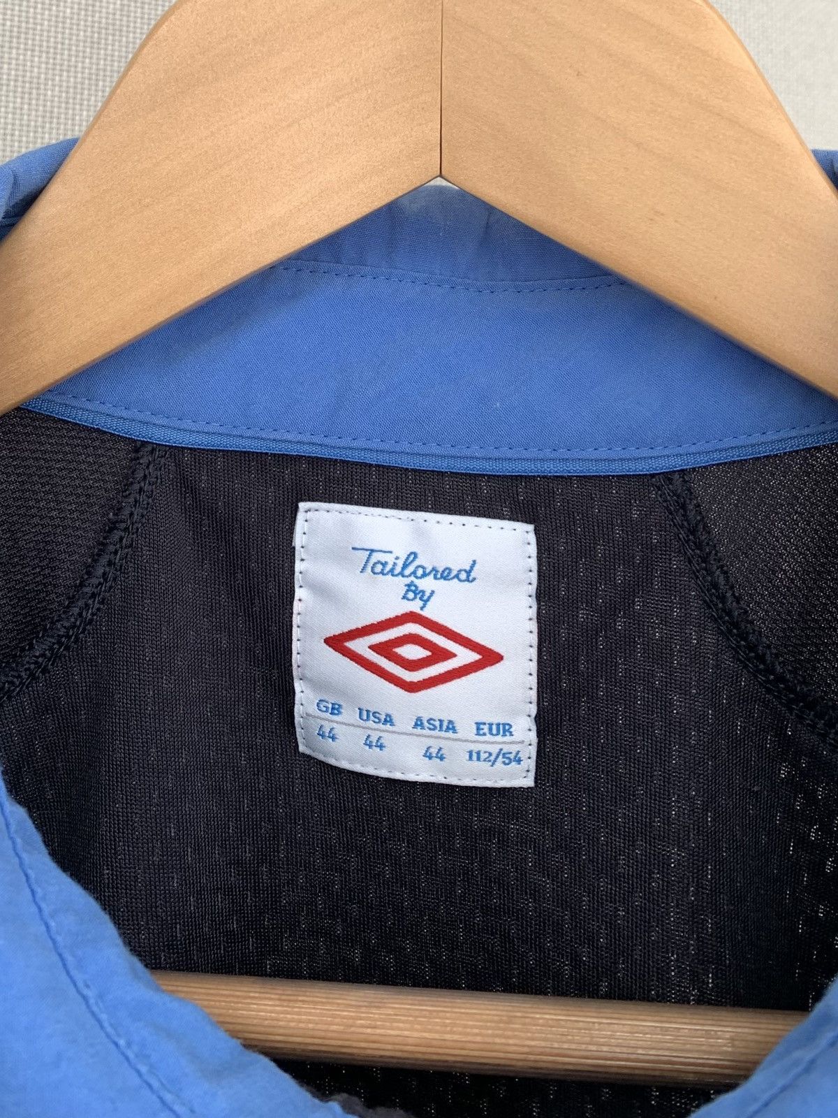 Umbro Umbro ENGLAND 2011-2012 Away Shirt Soccer Jersey Size L Size US L / EU 52-54 / 3 - 4 Thumbnail