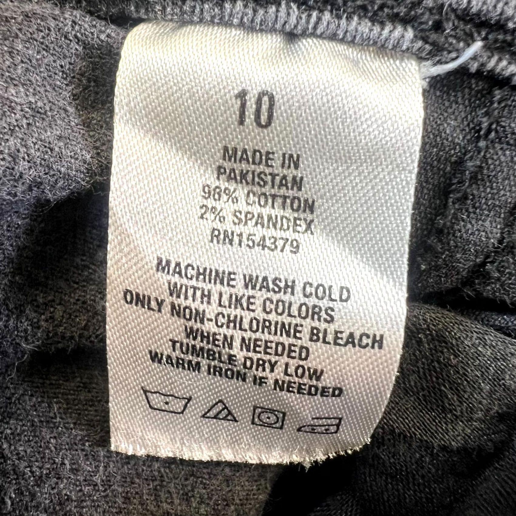 Vintage Aéropostale Shorts Womens 10 Gray Denim Distressed Raw Hem High Rise Casual 5-Pocket Shorts Size 32" / US 10 / IT 46 - 7 Thumbnail