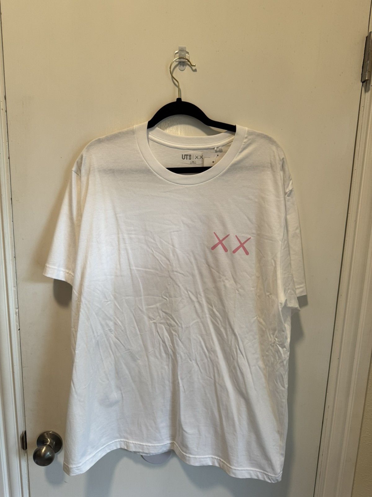 Kaws × Uniqlo Kaws Uniqlo Short Sleeve Pink Figure tee Size US XXL / EU 58 / 5 - 3 Thumbnail