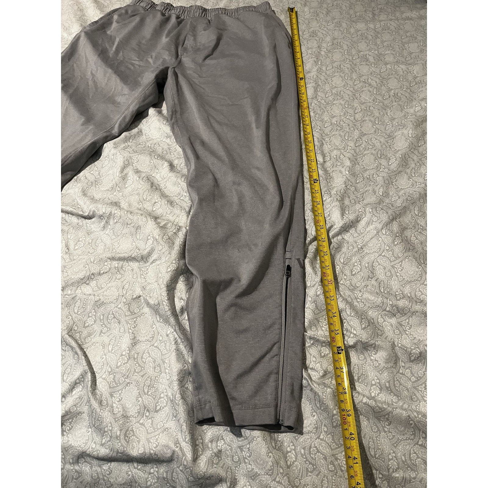 Vuori Vuori Men's Performance Jogger Gray Size Medium Zip Pockets Size US 32 / EU 48 - 13 Thumbnail