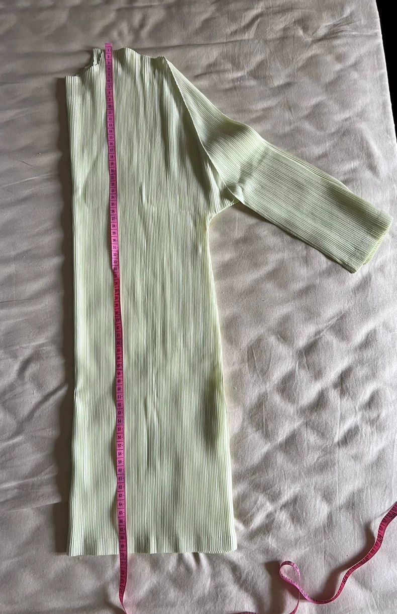 Issey Miyake Issey Miyake size:5 Light green round-neck, ribbed and ple Size S / US 4 / IT 40 - 5 Thumbnail