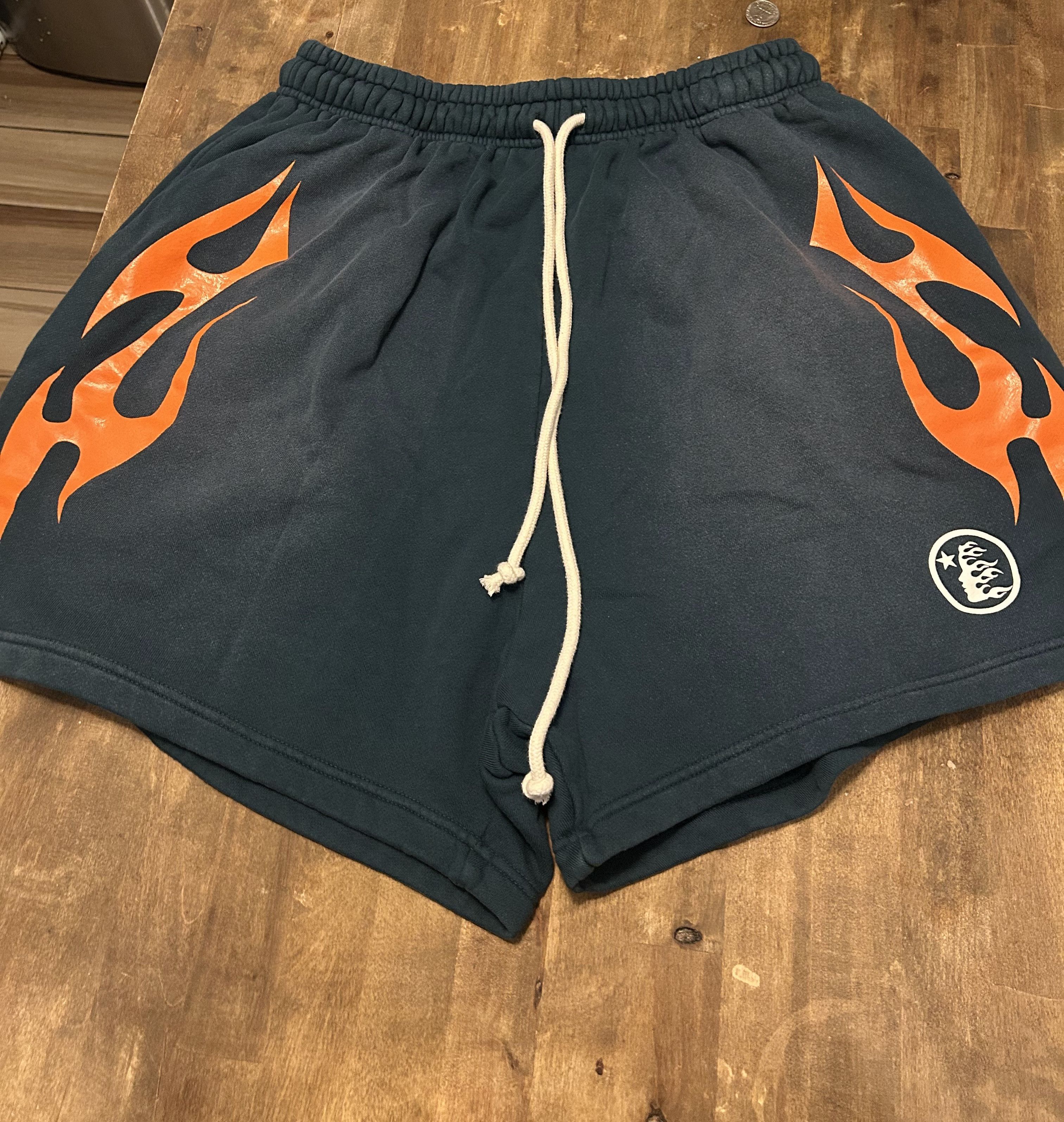 HELLSTAR Hellstar Studios XL Green Shorts Orange Flame Graphic Size US 37 - 1 Thumbnail