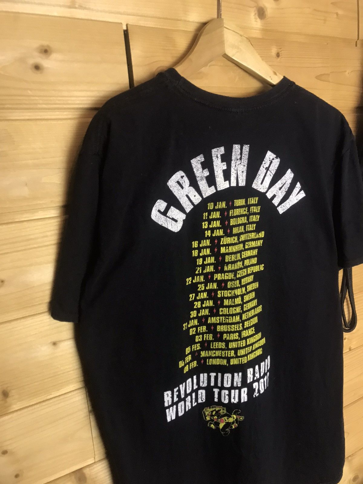 Band Tees Green Day 2017 revolution radio tour t-shirt Size US XL / EU 56 / 4 - 8 Thumbnail