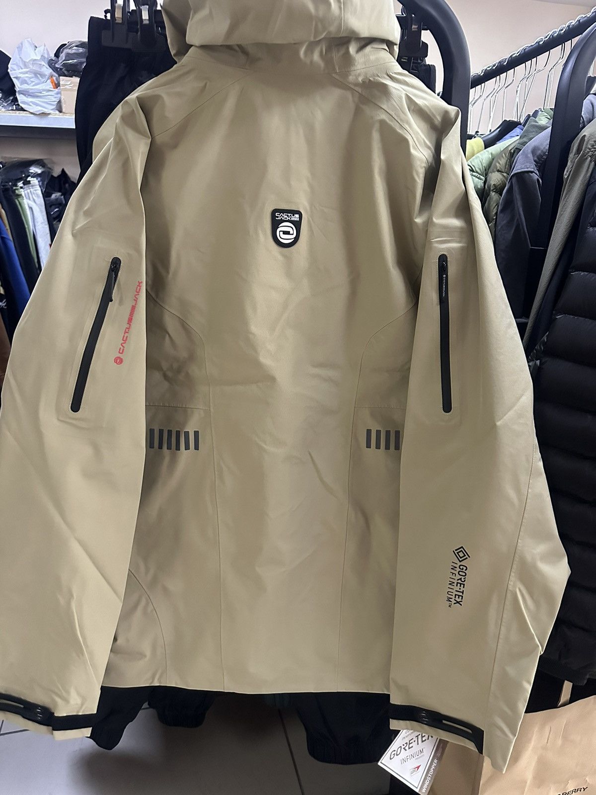 Nike Nike x Travis Scott Cactus Jack jacket Gore Tex drill M,L Size US M / EU 48-50 / 2 - 15 Thumbnail