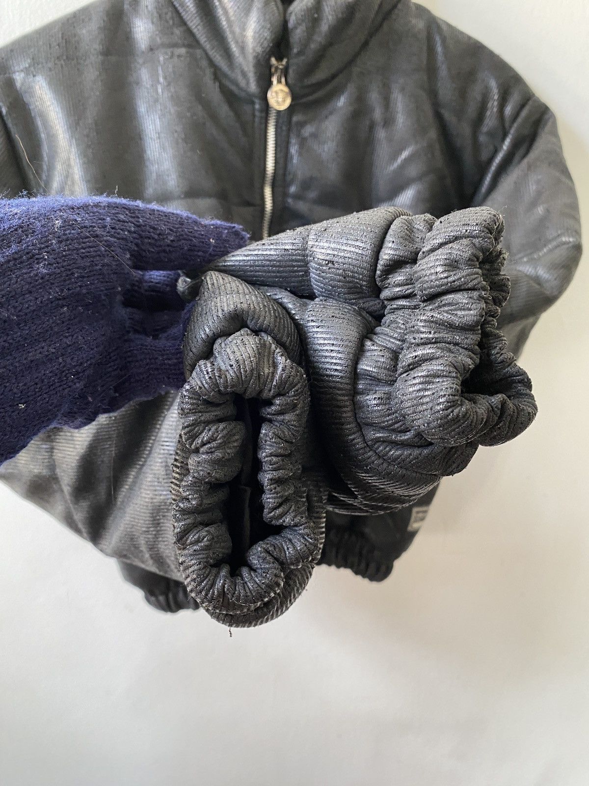 Versace Jeans Couture Vintage Versace Jeans Couture Waxed Puffer Jacket Size US XS / EU 42 / 0 - 6 Thumbnail