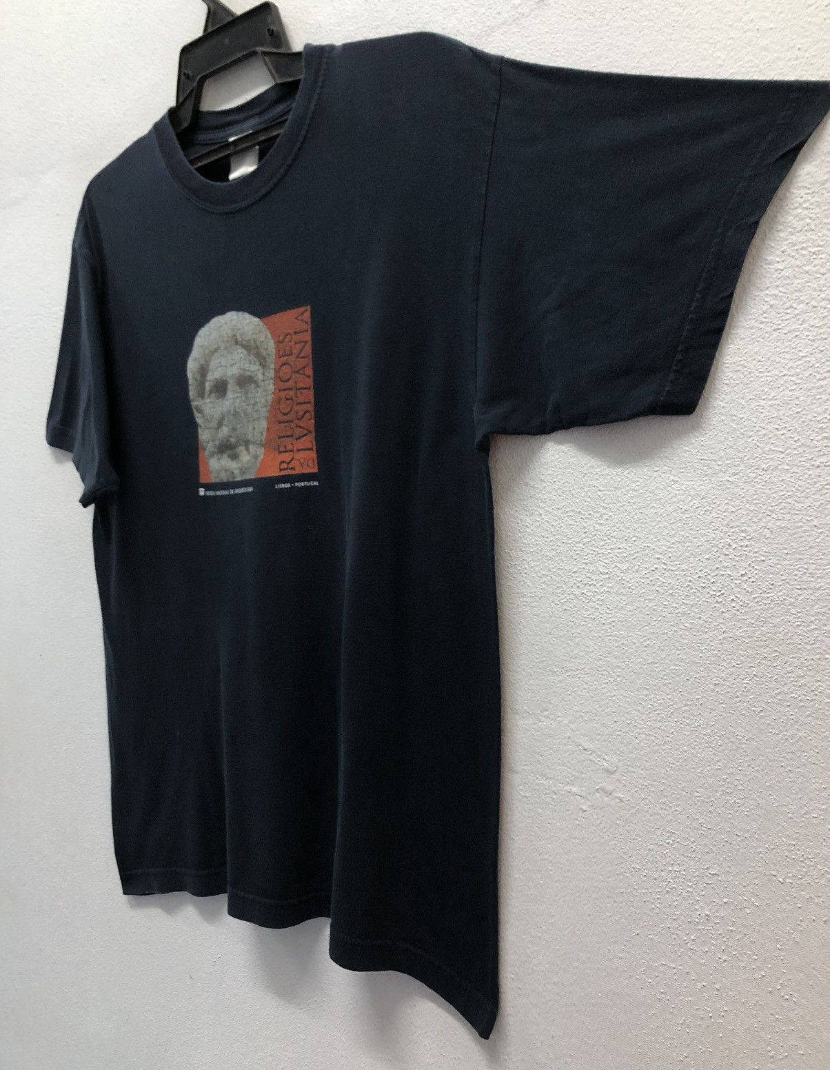 Vintage Religioes Da Lvsitania Museu Nacional De Arqueologia T-Shirt Size US S / EU 44-46 / 1 - 5 Thumbnail