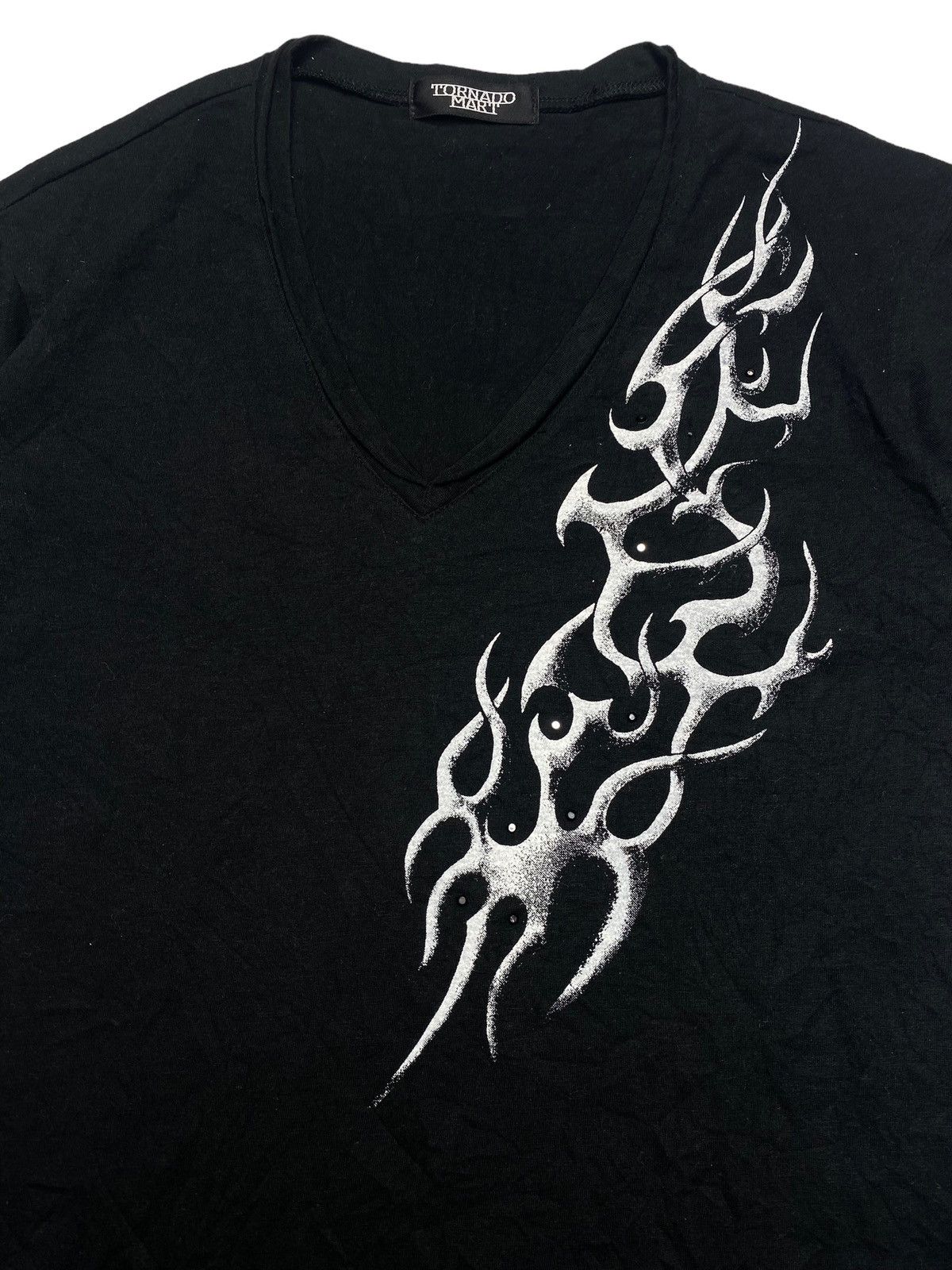14th Addiction 2000s Tornado Mart - Tribal Metalic Tatto V Neck Tee Size US M / EU 48-50 / 2 - 2 Thumbnail