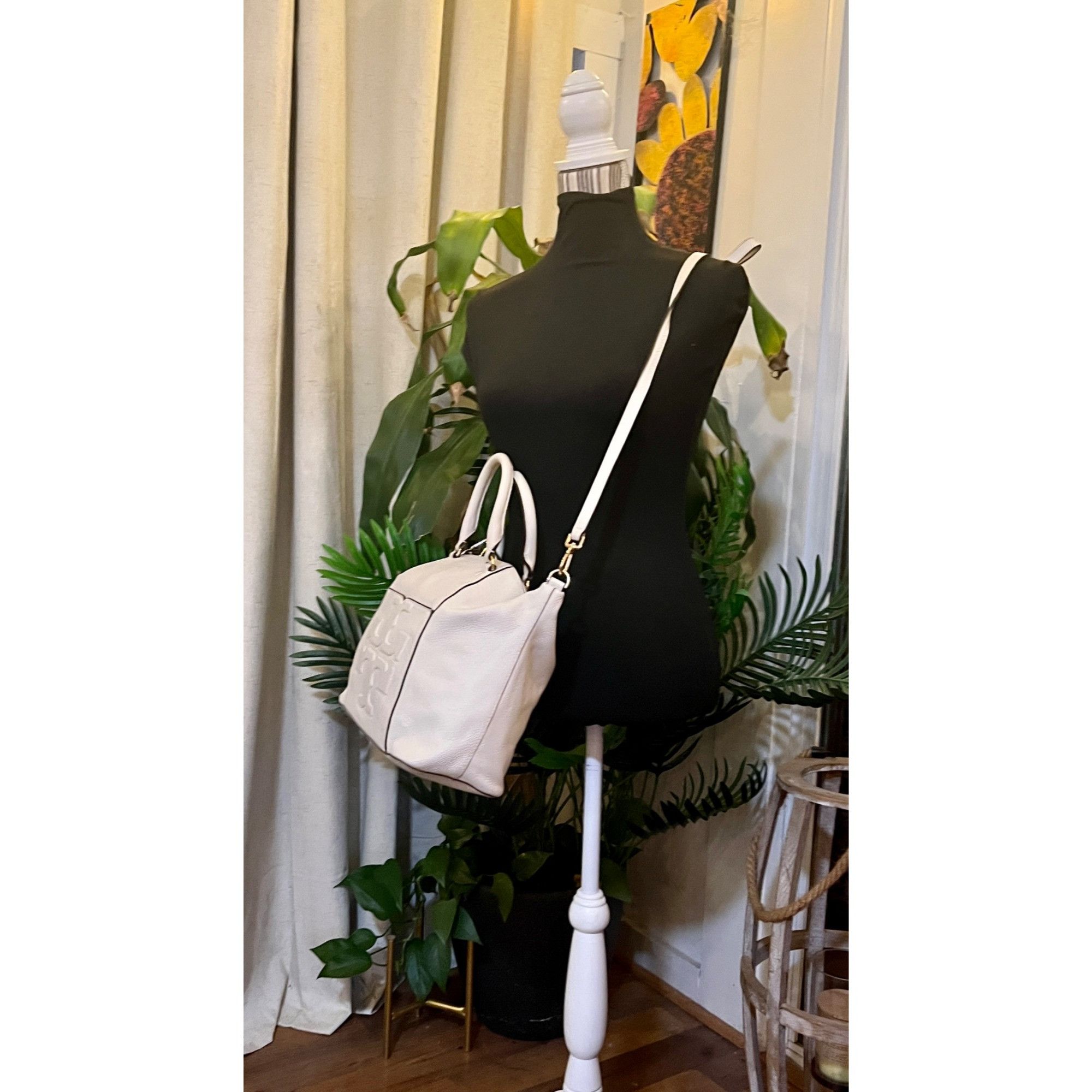Tory Burch ✺✺ AUTHENTIC TORY BURCH WHITE BOMBE HANDBAG! ✺ Size ONE SIZE - 11 Thumbnail