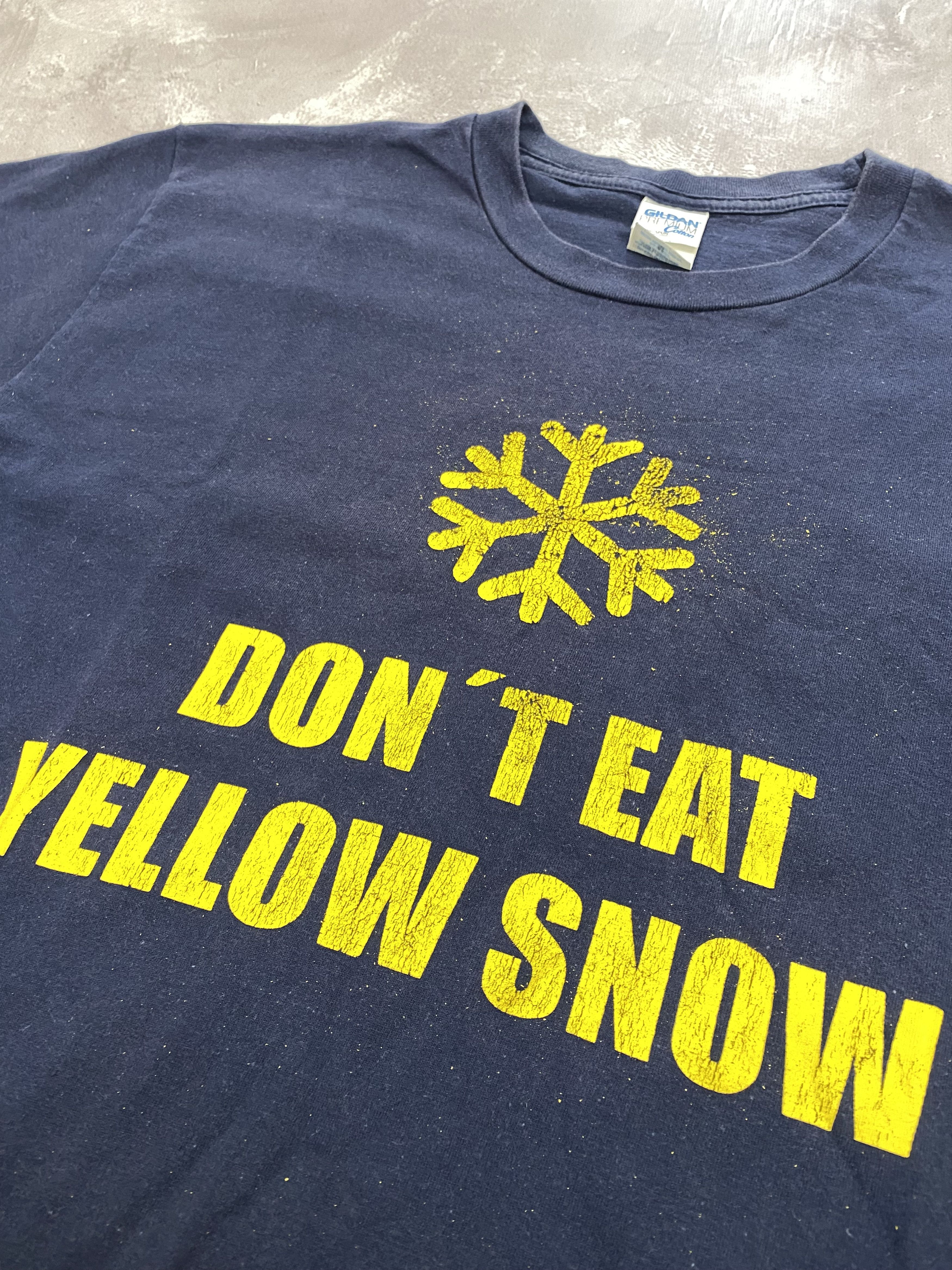 Vintage Vintage Don't Eat Yellow Snow Humor T-Shirt Size M Size US M / EU 48-50 / 2 - 3 Thumbnail