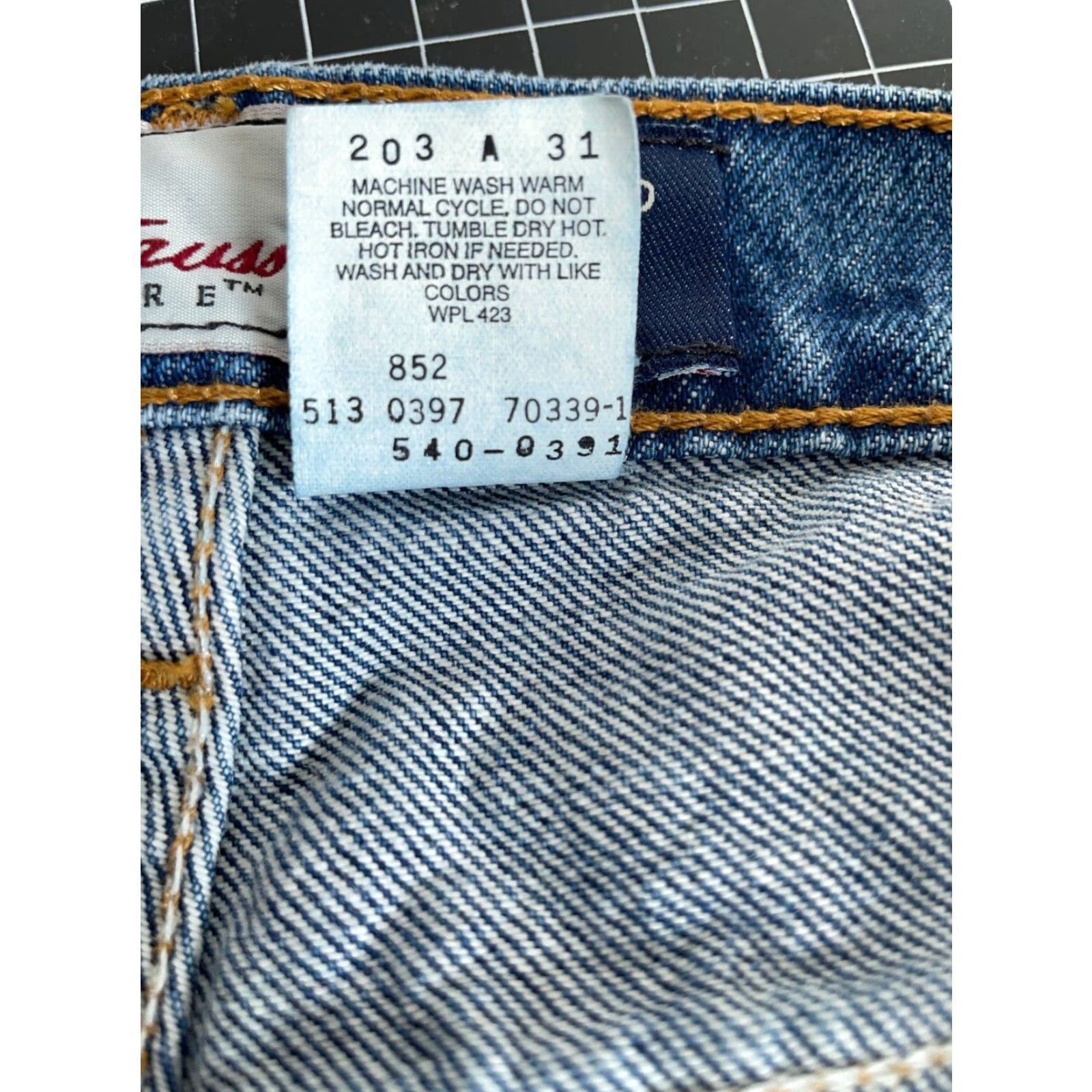 Levi's VINTAGE Levi's 540 Jeans Men's Relaxed Fit 39 x 31 Blue Denim 1997 USA 90s Grunge Retro Retro Mens Jeans Size US 39 - 4 Thumbnail