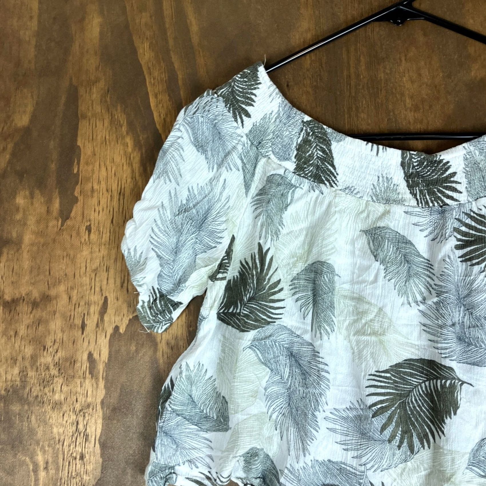 Anthropologie Sadie & Sage Anthropologie Womens Blouse White Leaf Print Off Shoulder Crop M Size M / US 6-8 / IT 42-44 - 4 Thumbnail