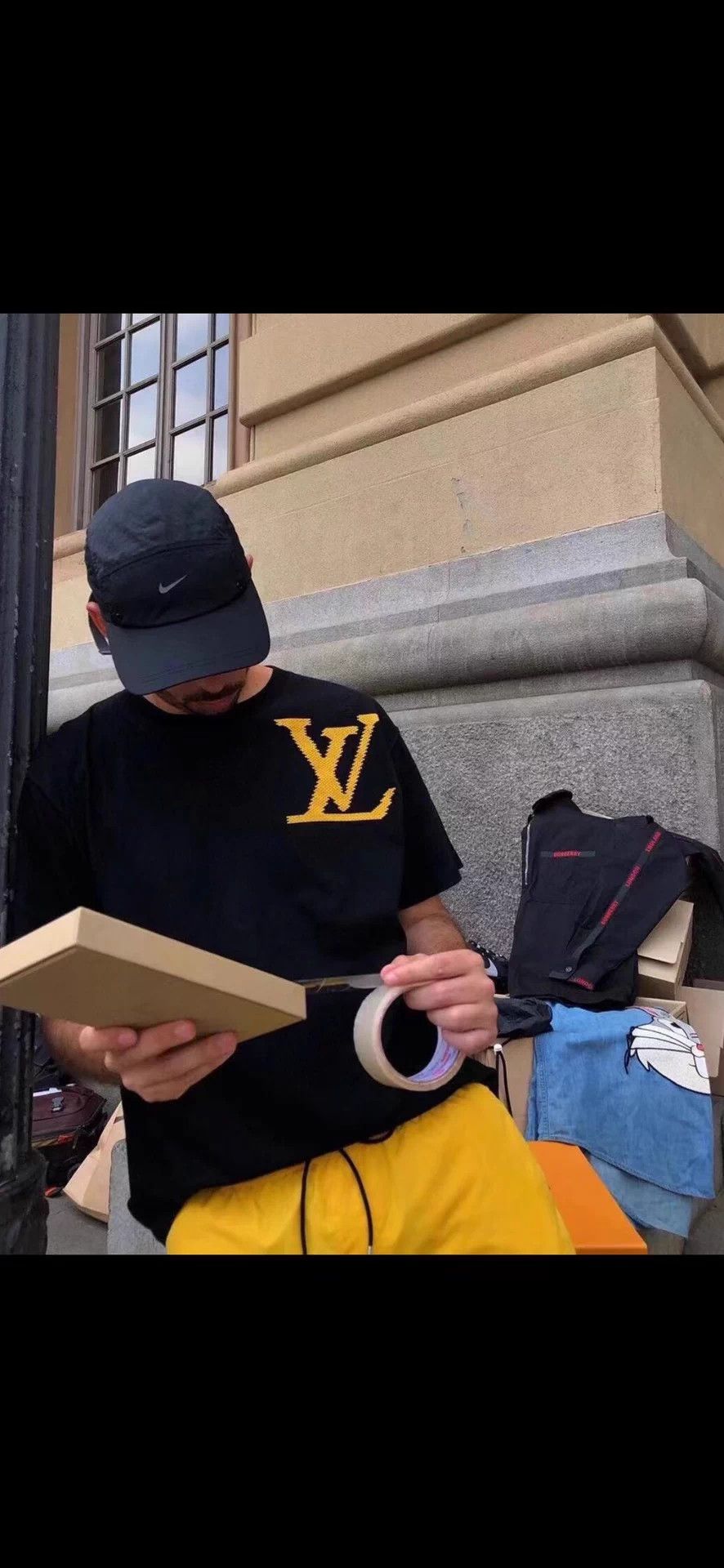 Louis Vuitton LV black & yellow block logo short tee oversized size M Size US M / EU 48-50 / 2 - 9 Thumbnail