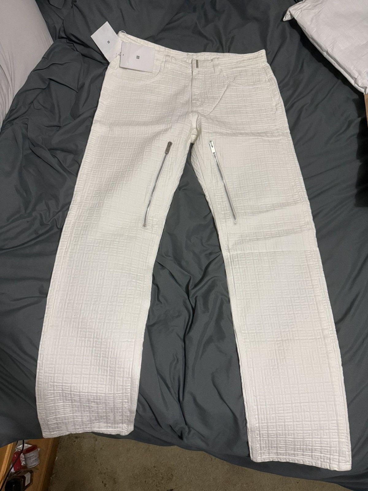 Givenchy Givenchy 4G Embossed straight leg denim white Size US 32 / EU 48 - 6 Thumbnail
