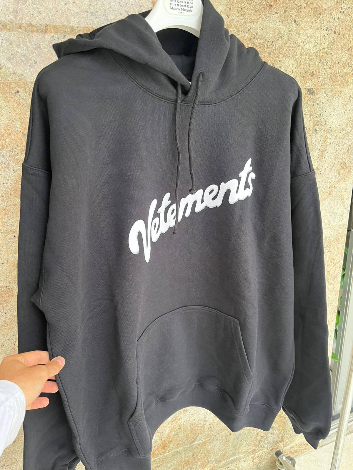 Vetements Sweet Logo Hoodie in Black Size US S / EU 44-46 / 1 - 7 Thumbnail