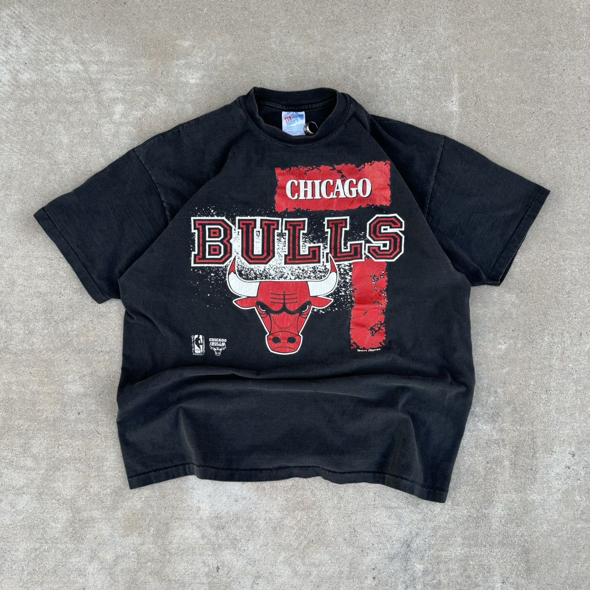 Jordan Brand × NBA × Nike Vintage 90s Faded Black Chicago Bulls Graphic Tee Fits Large Size US L / EU 52-54 / 3 - 1 Thumbnail