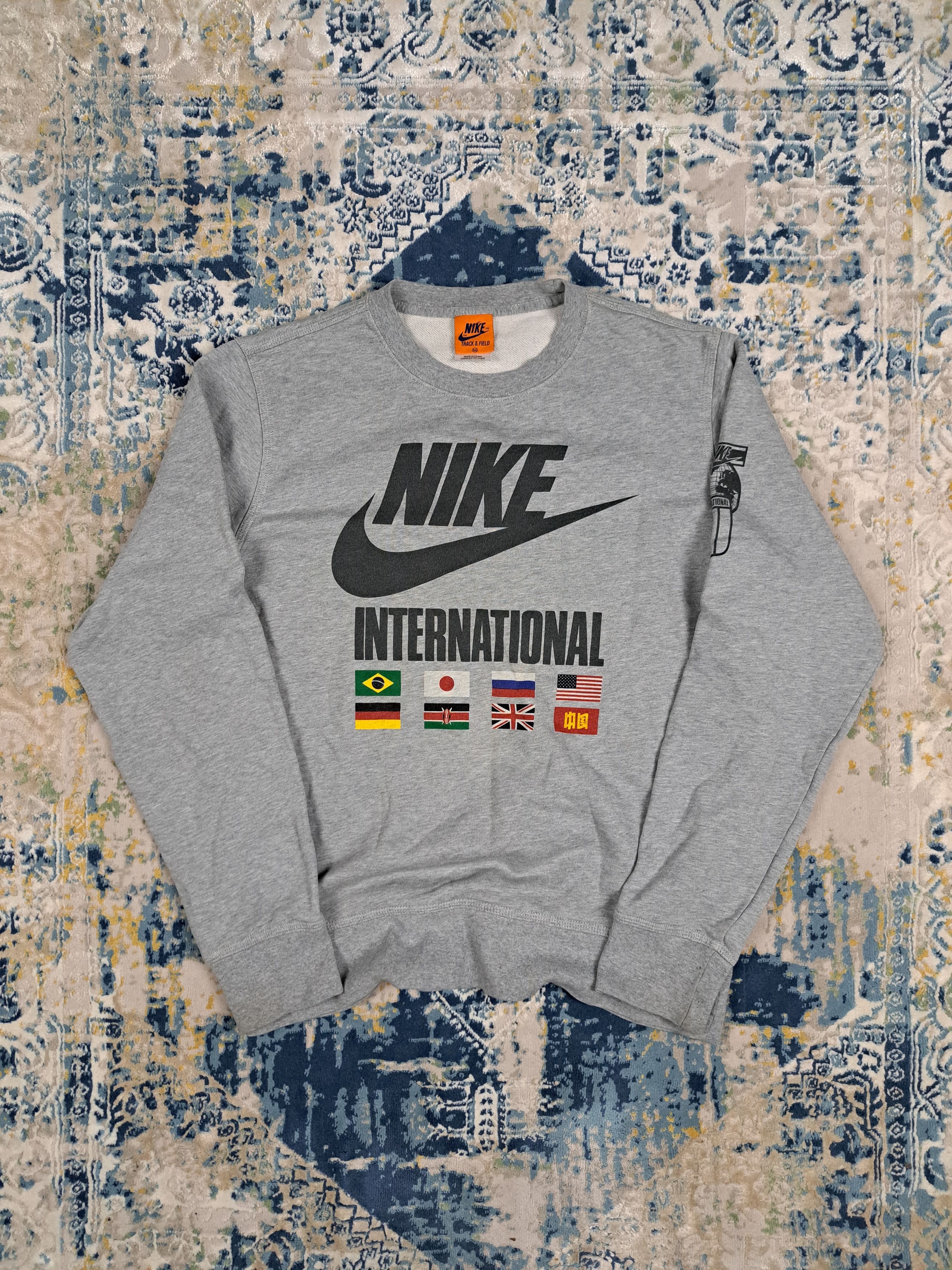 Nike flag crew sweatshirt hotsell