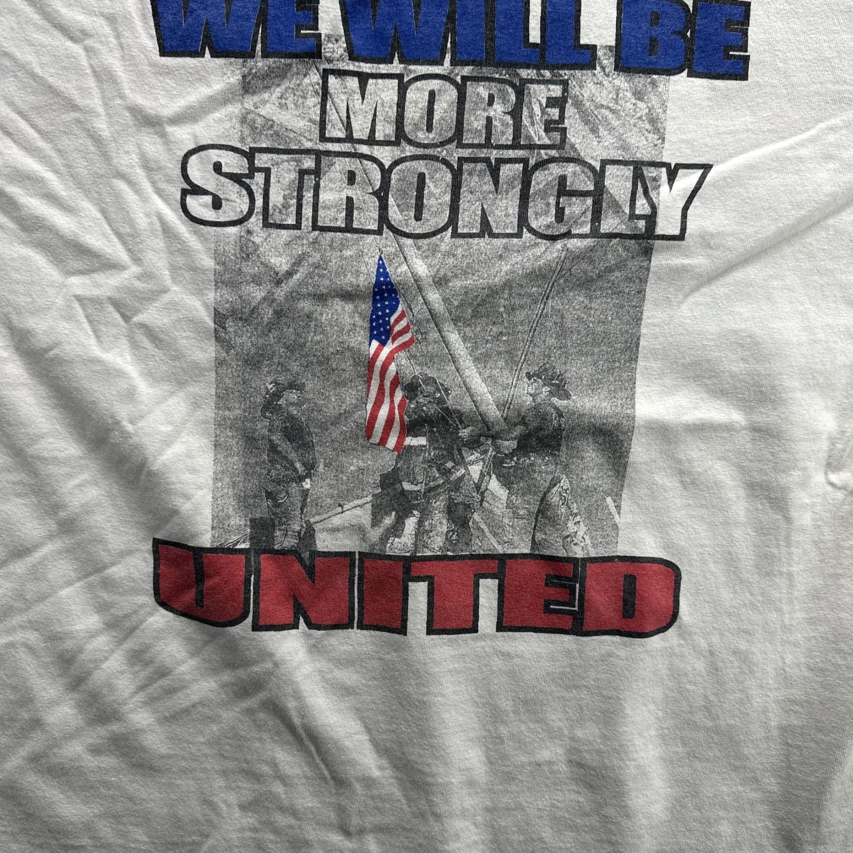 Gildan Graphic United We Stand Shirt Mens XL White American Flag 9/11 Firefighters Size US XL / EU 56 / 4 - 6 Thumbnail