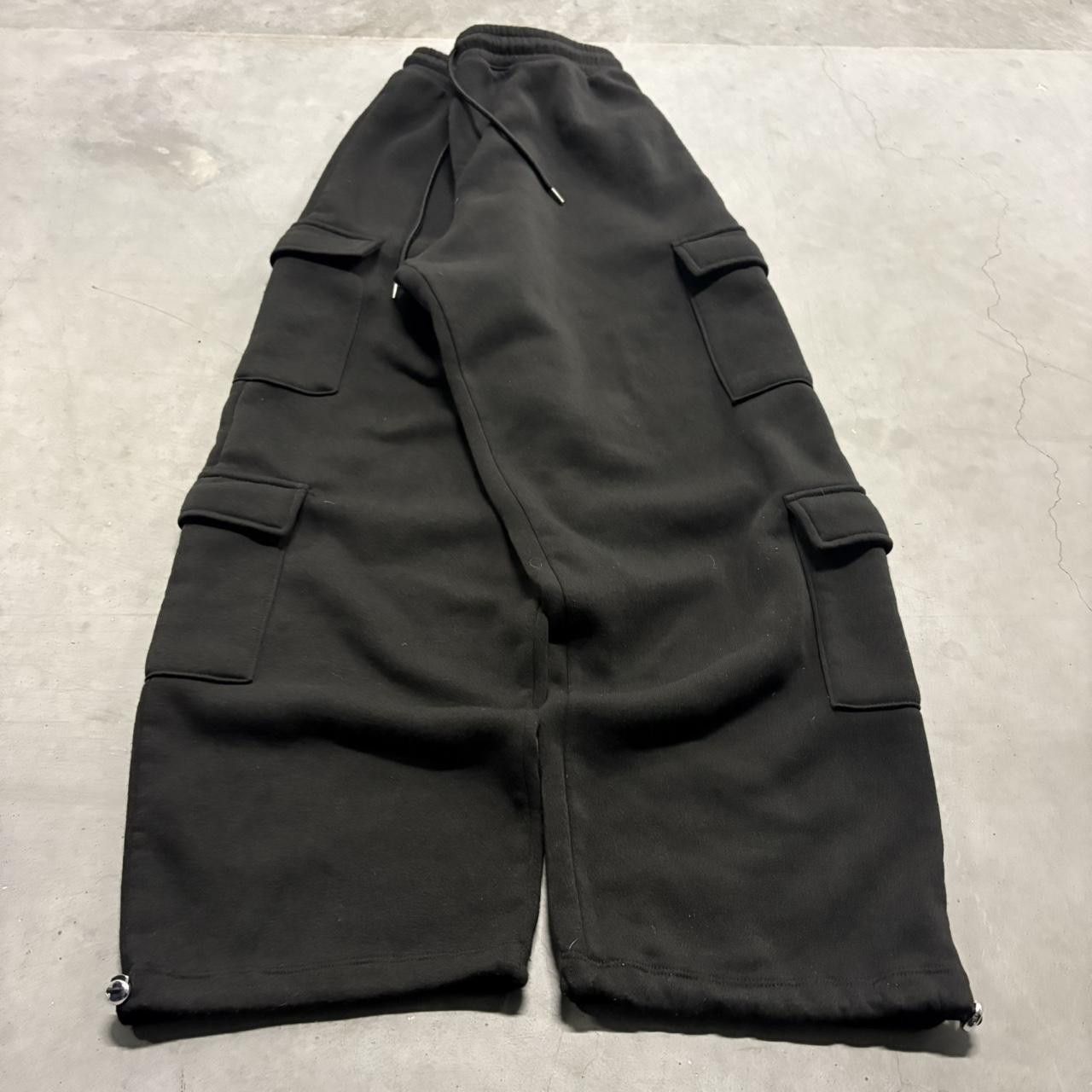 Vintage Crazy Vintage Y2K/2000s Baggy Black Cargo Sweatpants with adjustable waistband and Drawstrings! Size US 34 / EU 50 - 2 Thumbnail