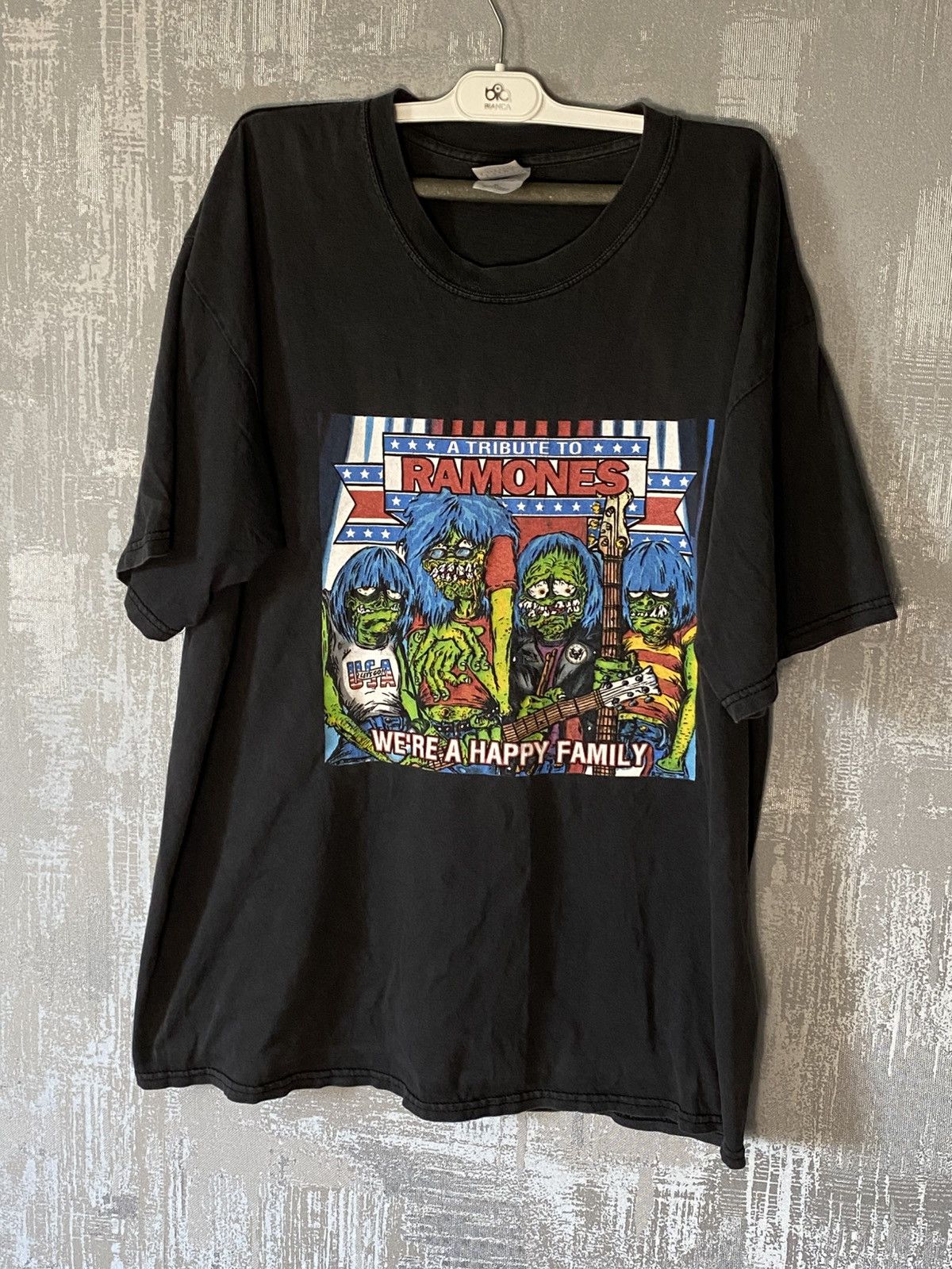 Band Tees × Vintage Vintage Ramones We’Re a Happy Family 2003 Rock T-shirt Size US XL / EU 56 / 4 - 1 Thumbnail
