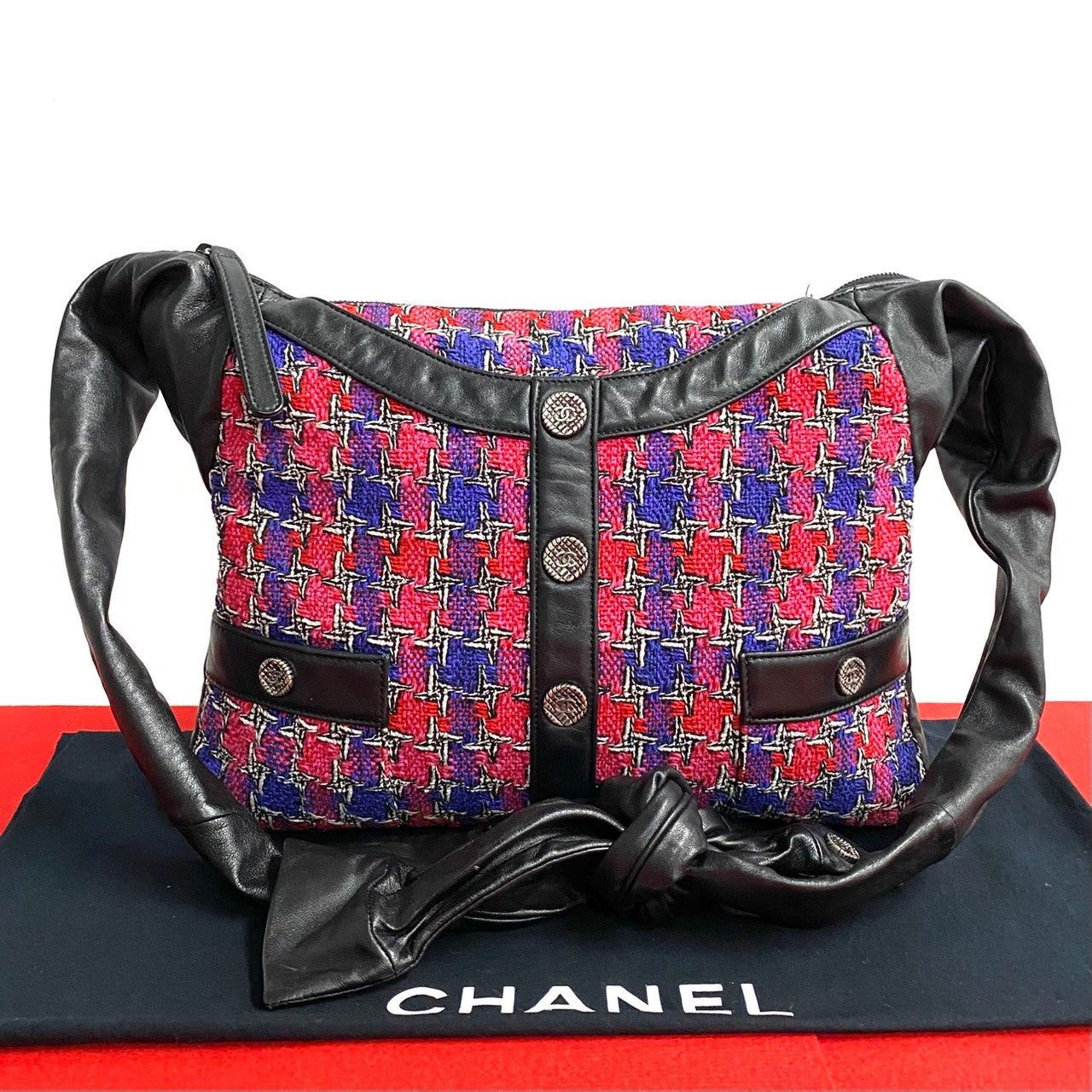 Chanel Chanel Shoulder Bag Pink Tweed Size ONE SIZE - 1 Thumbnail
