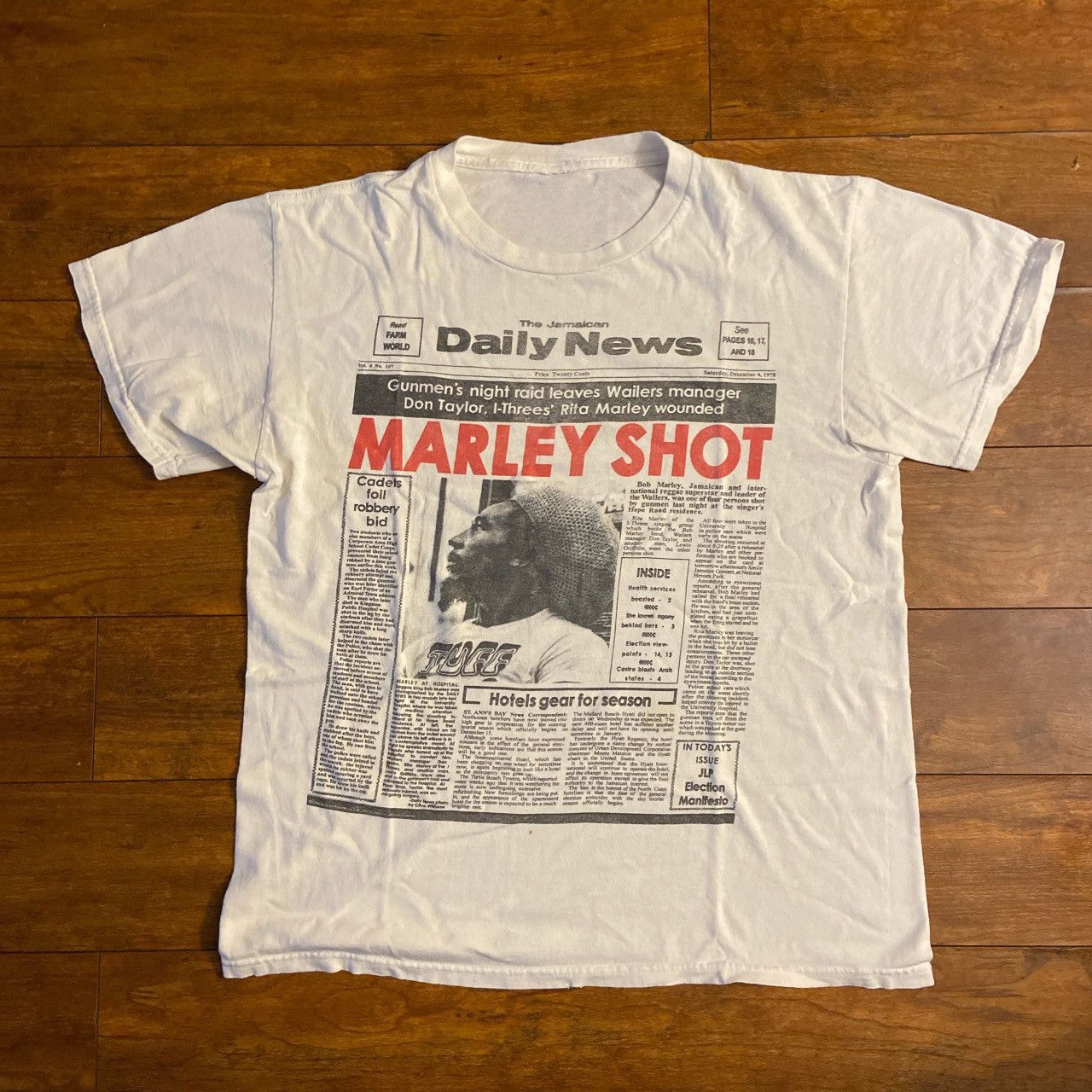 Vintage 1981 Marley Shot newspaper print vintage tee Size US M / EU 48-50 / 2 - 1 Preview